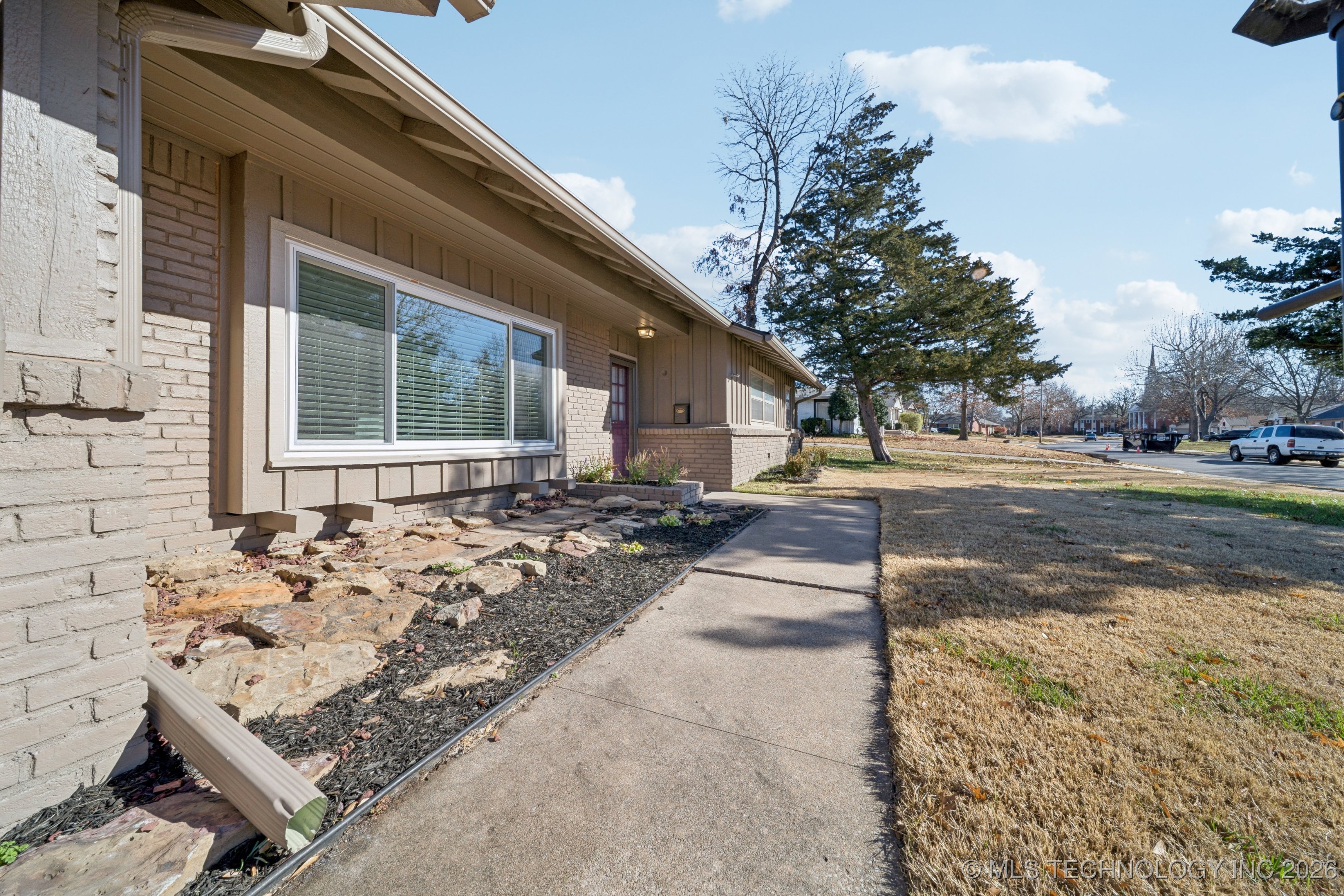 3821 E 56th Street Property Photo 34