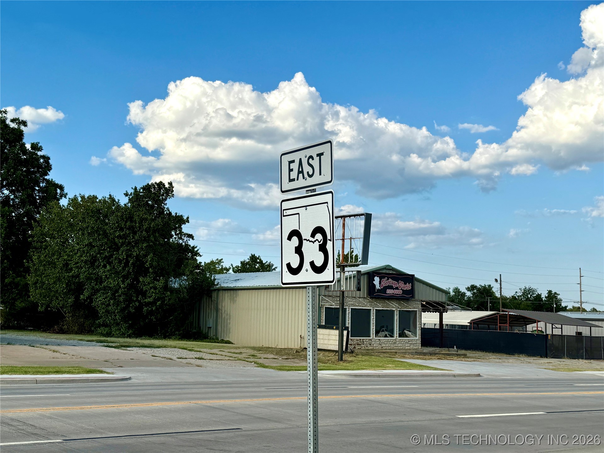 1122 E Main Street Property Photo 4