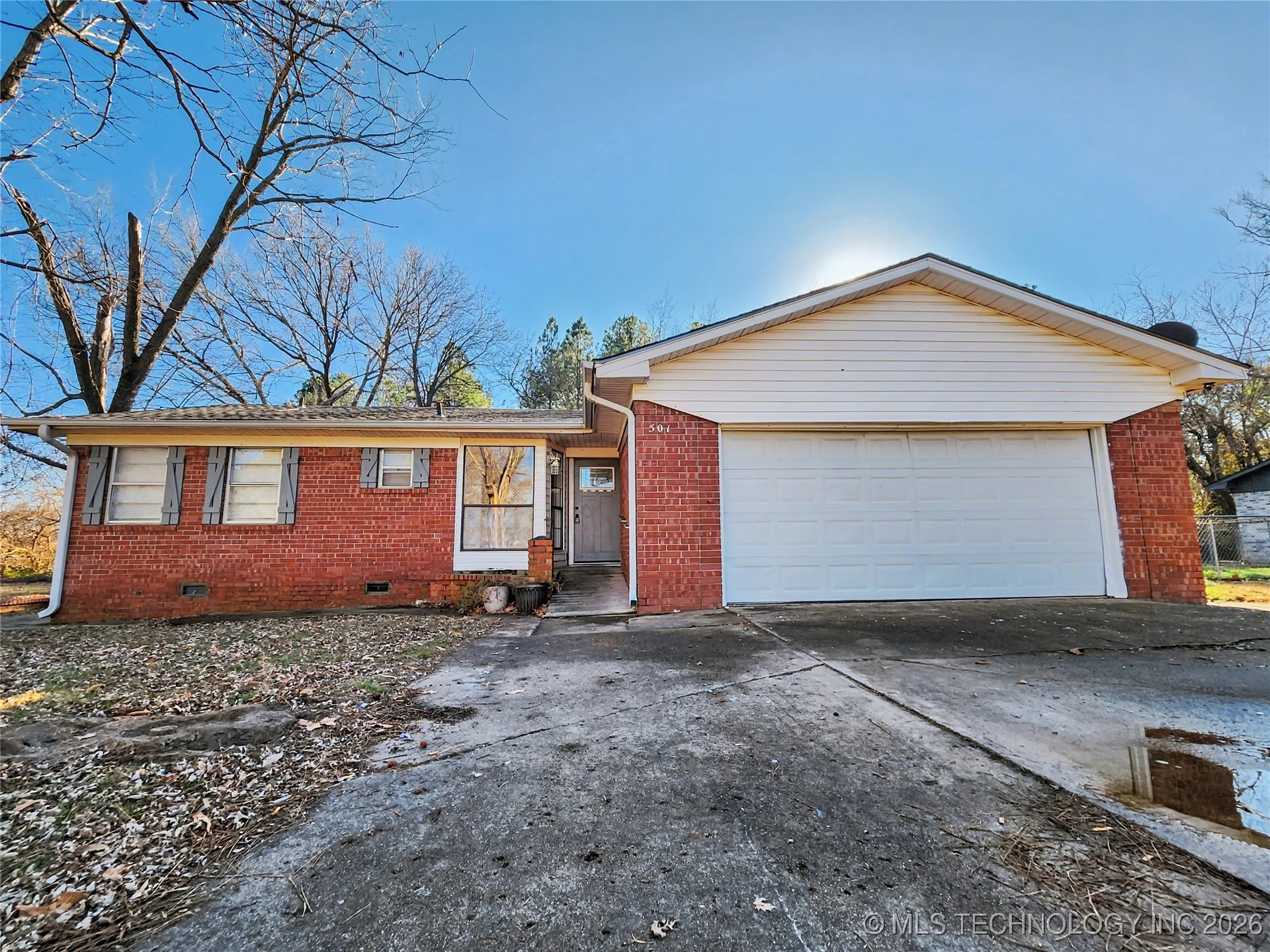 501 W 2nd Street Property Photo 1