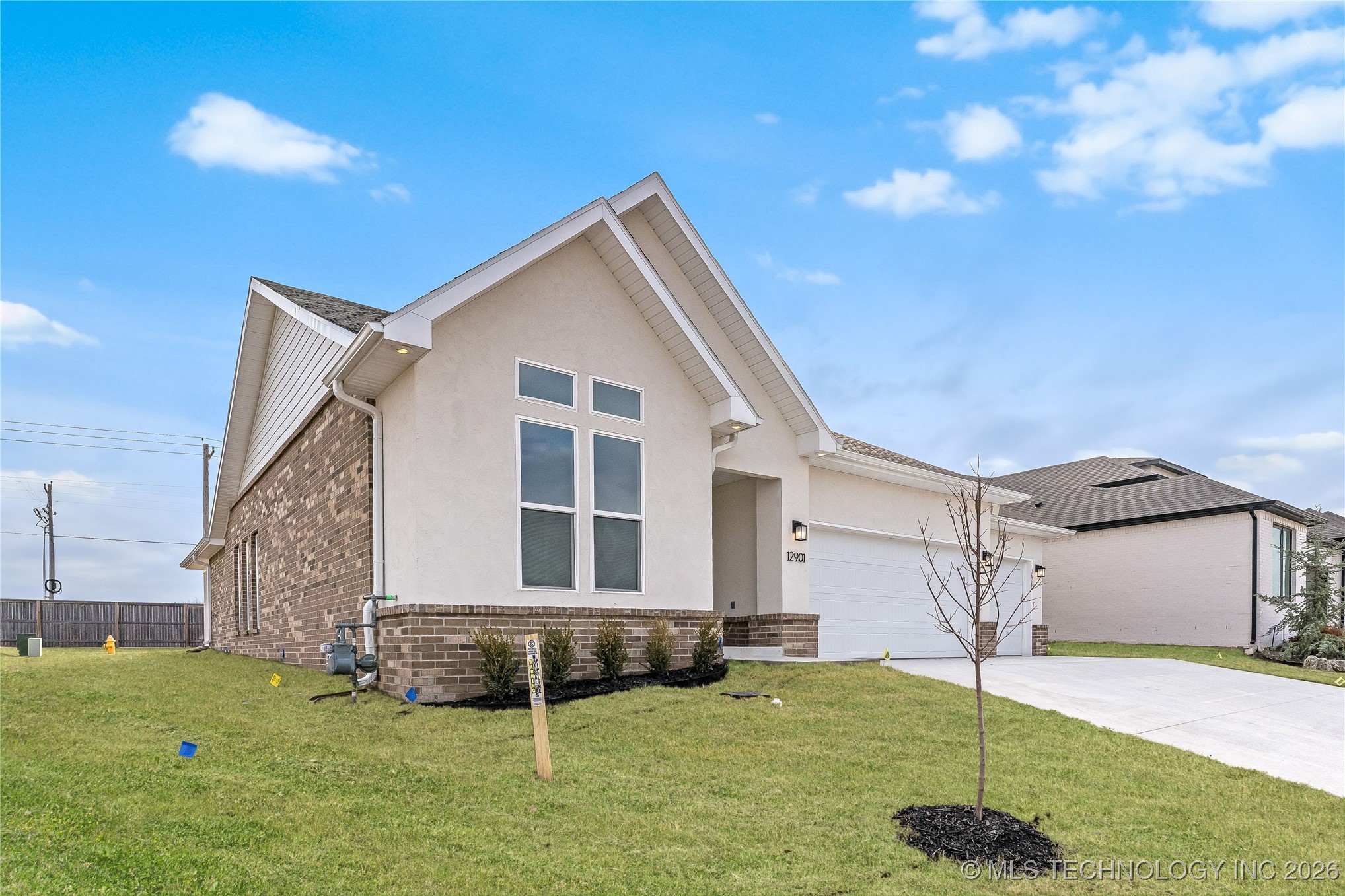 12901 S 21st Place E Property Photo 2