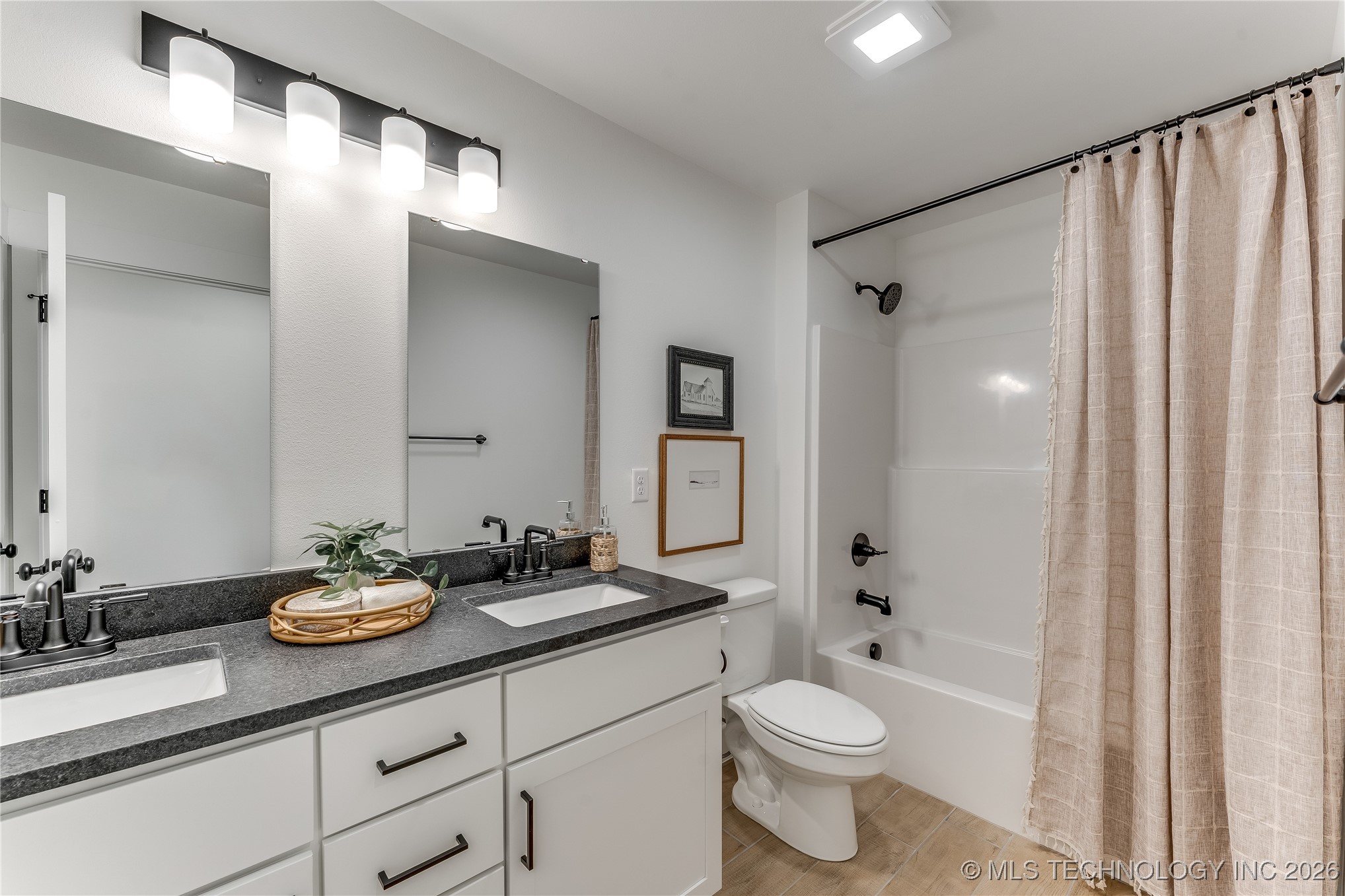 12901 S 21st Place E Property Photo 16