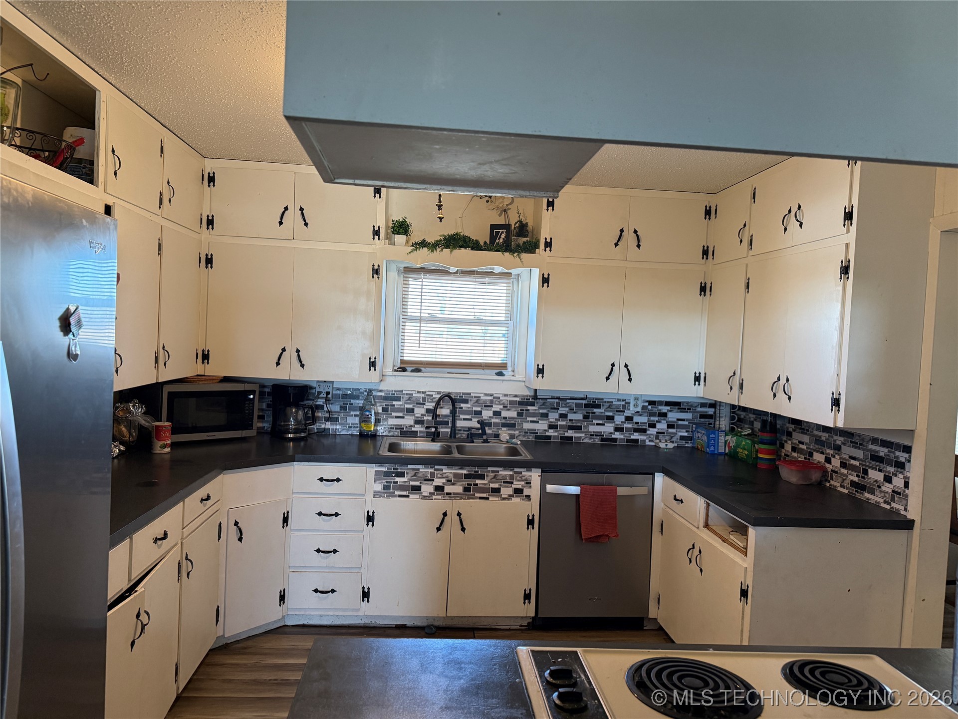 7405 Wainwright Road Property Photo 2