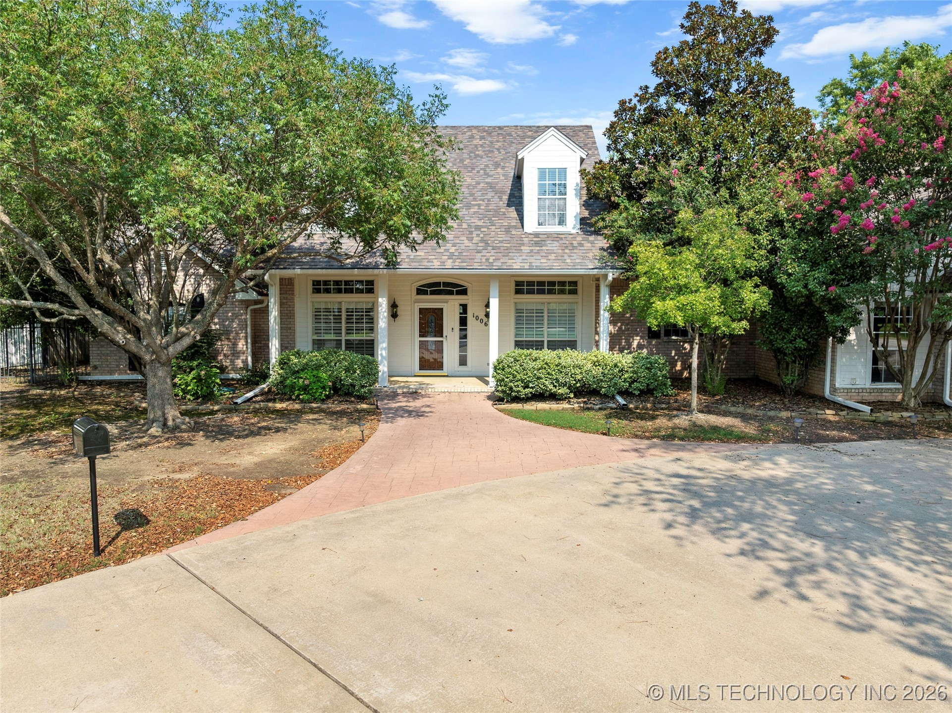 1006 S Rockford Road Property Photo 2