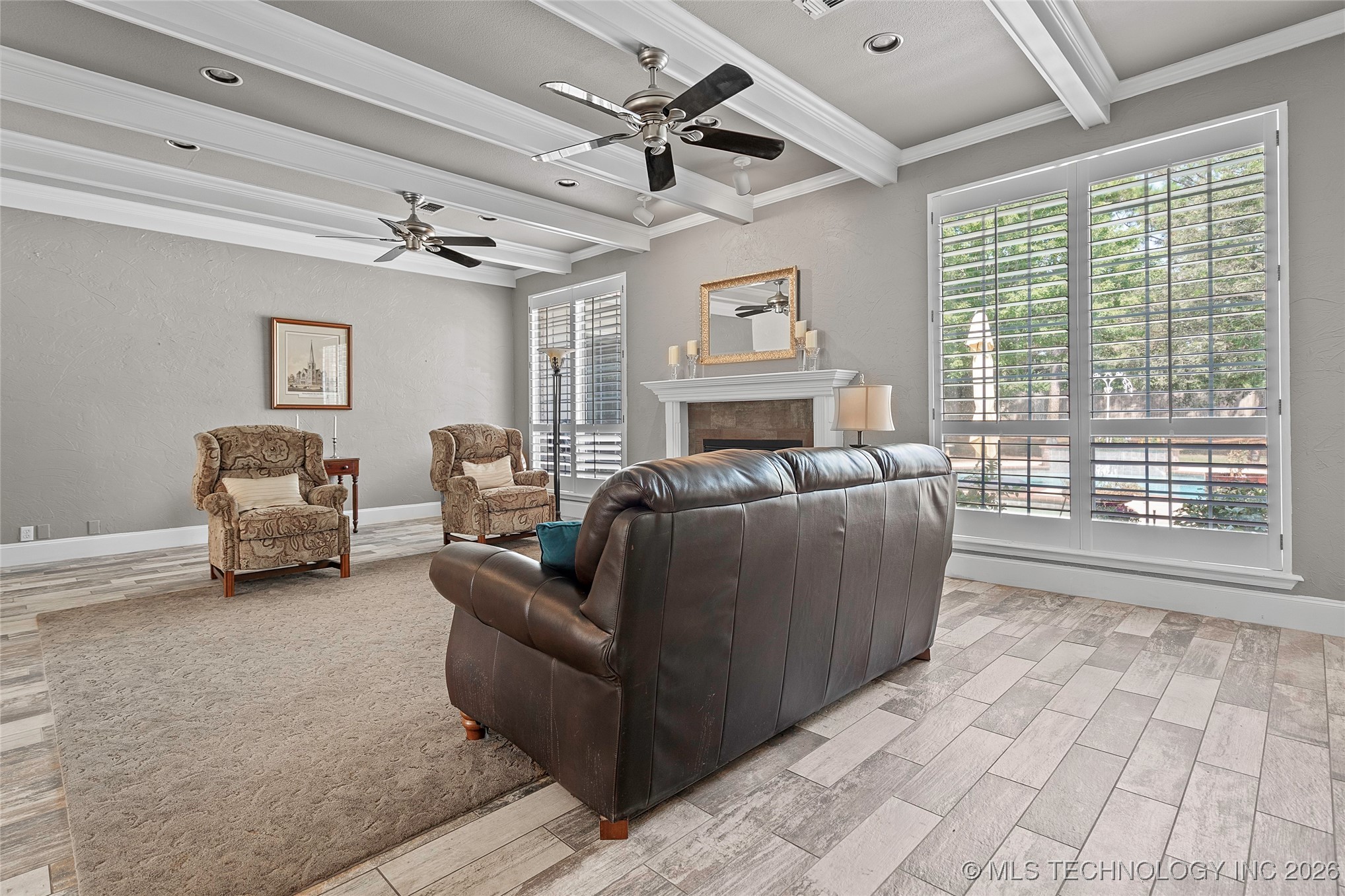 1006 S Rockford Road Property Photo 6