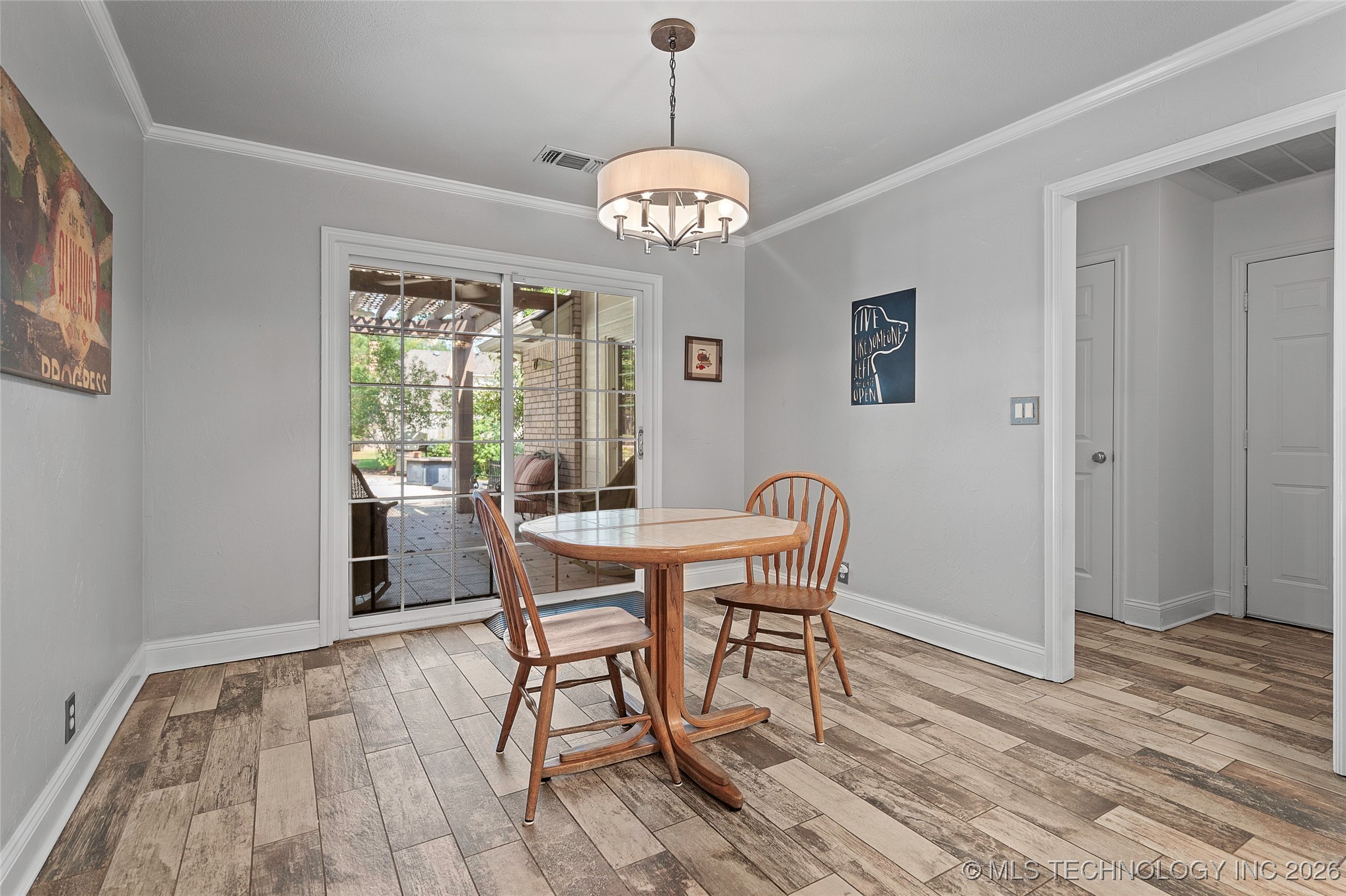 1006 S Rockford Road Property Photo 13