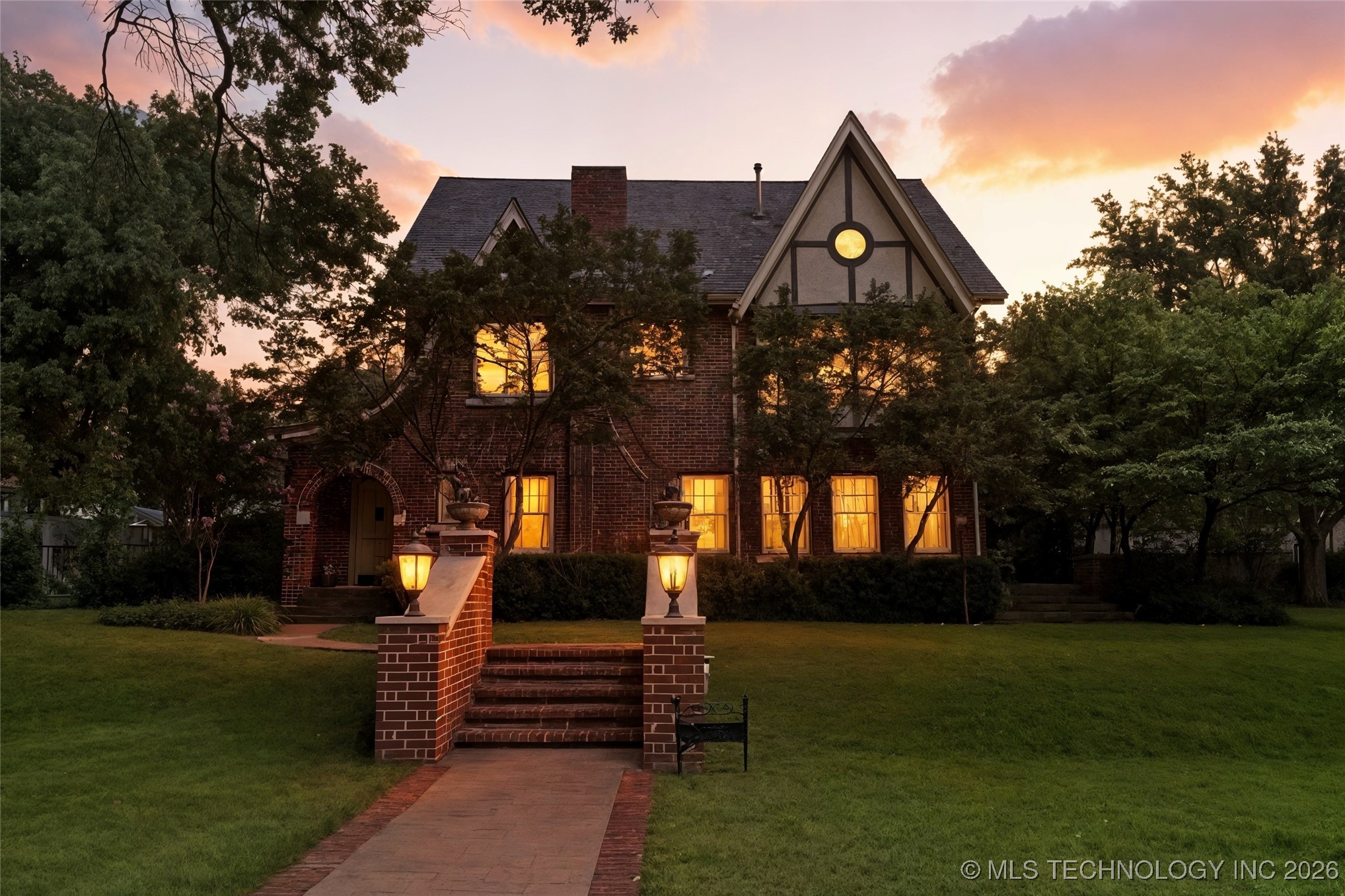 2261 S Terwilleger Boulevard Property Photo 1