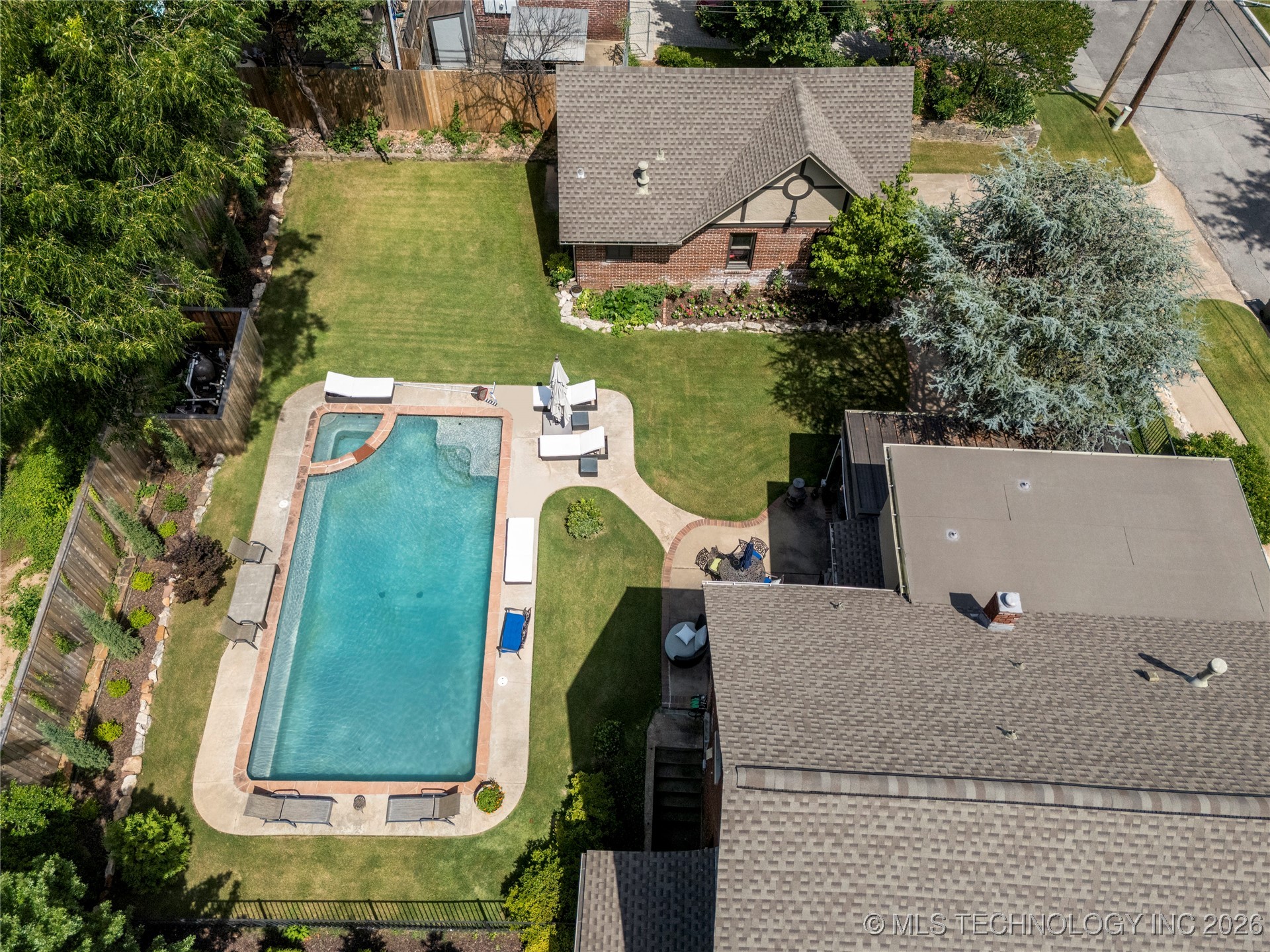 2261 S Terwilleger Boulevard Property Photo 5