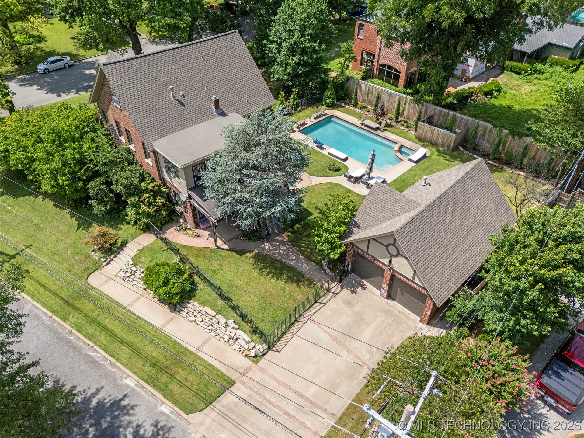 2261 S Terwilleger Boulevard Property Photo 6