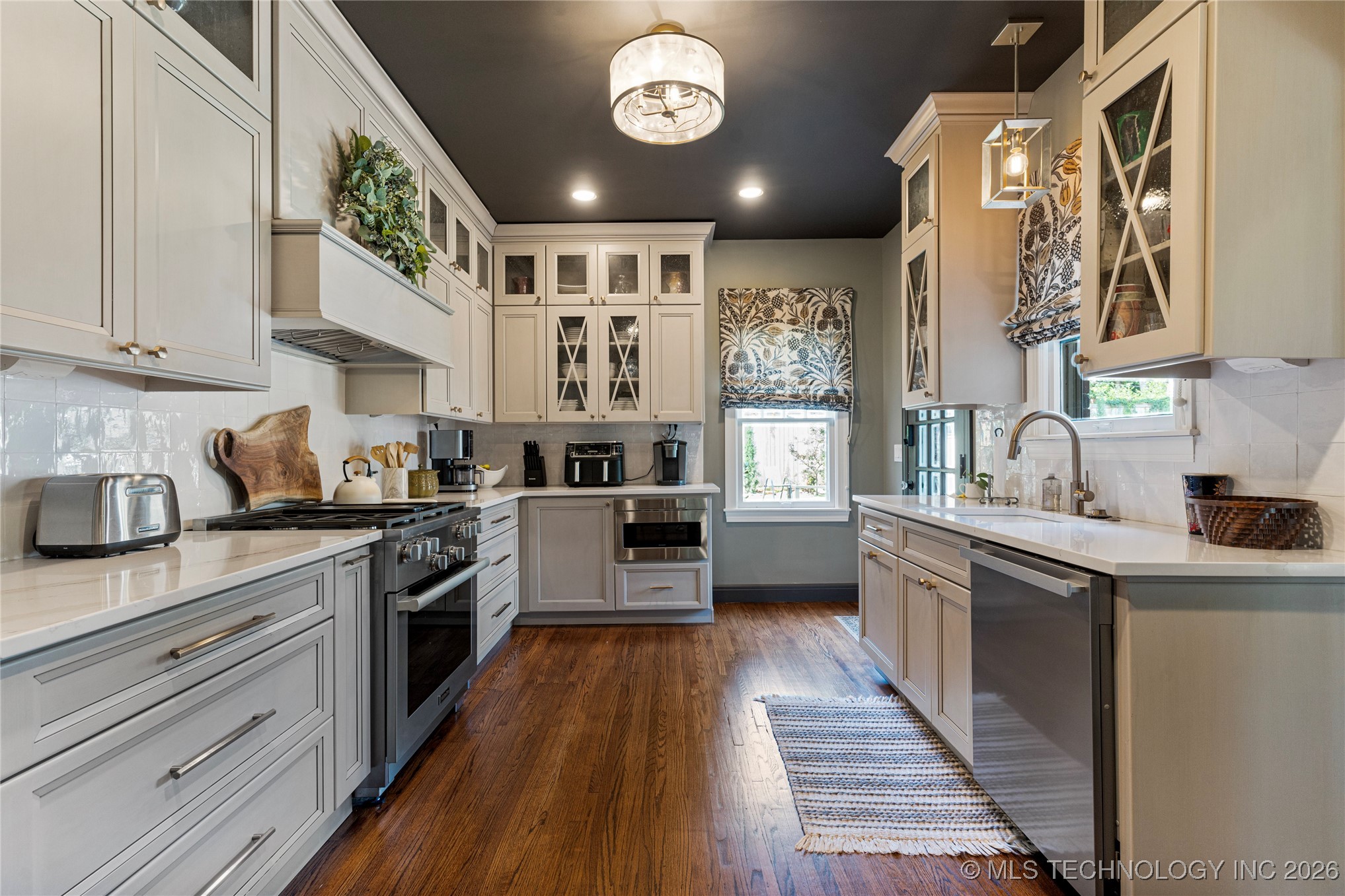 2261 S Terwilleger Boulevard Property Photo 18