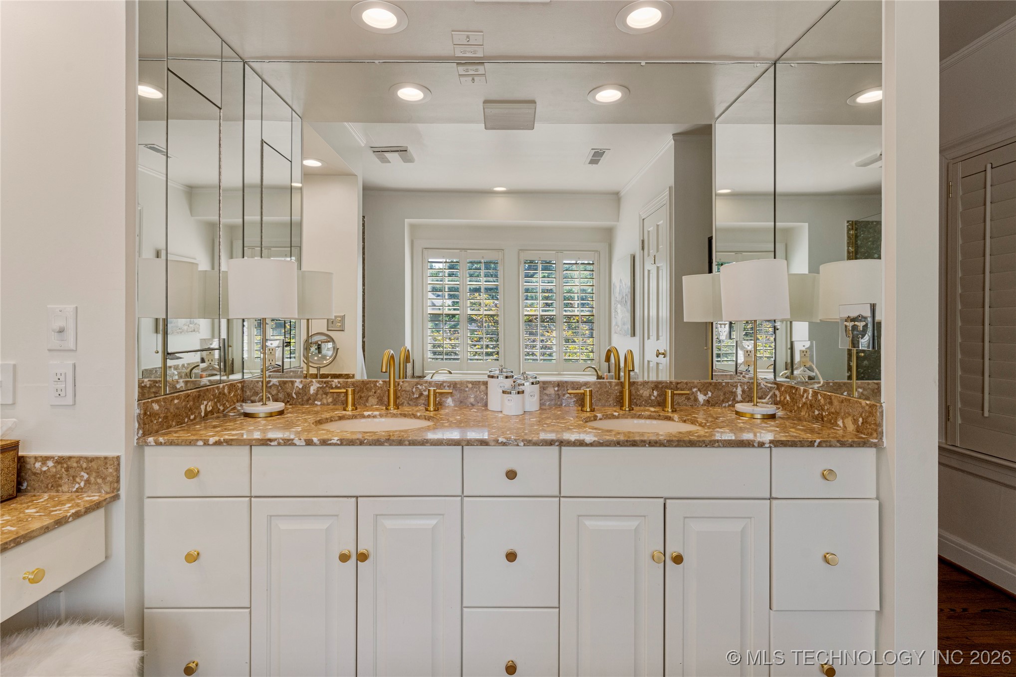 2261 S Terwilleger Boulevard Property Photo 36