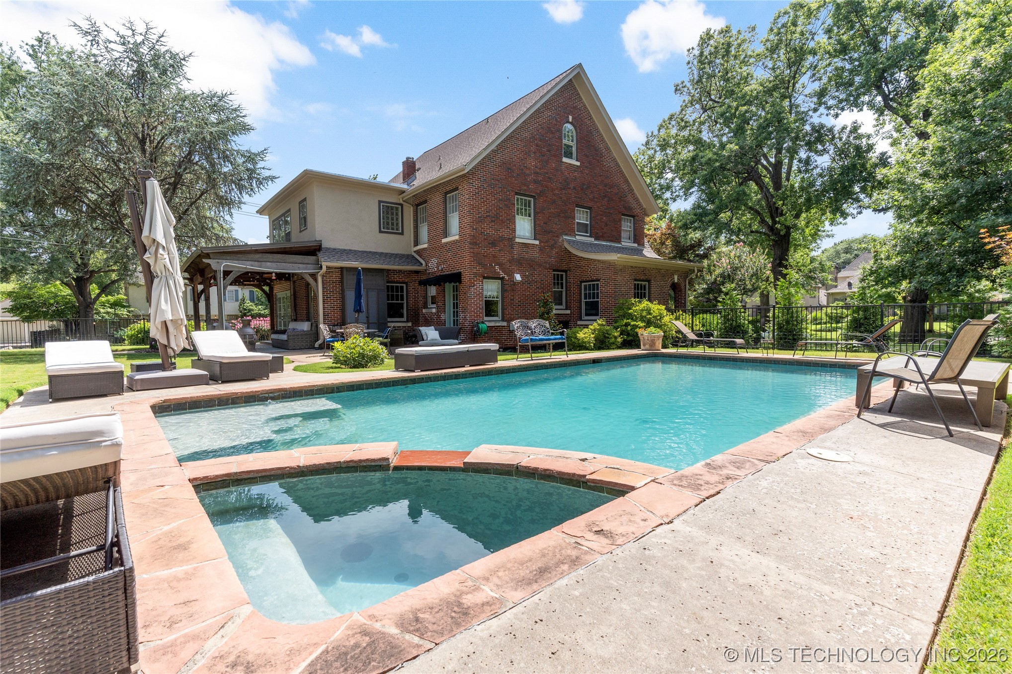 2261 S Terwilleger Boulevard Property Photo 51