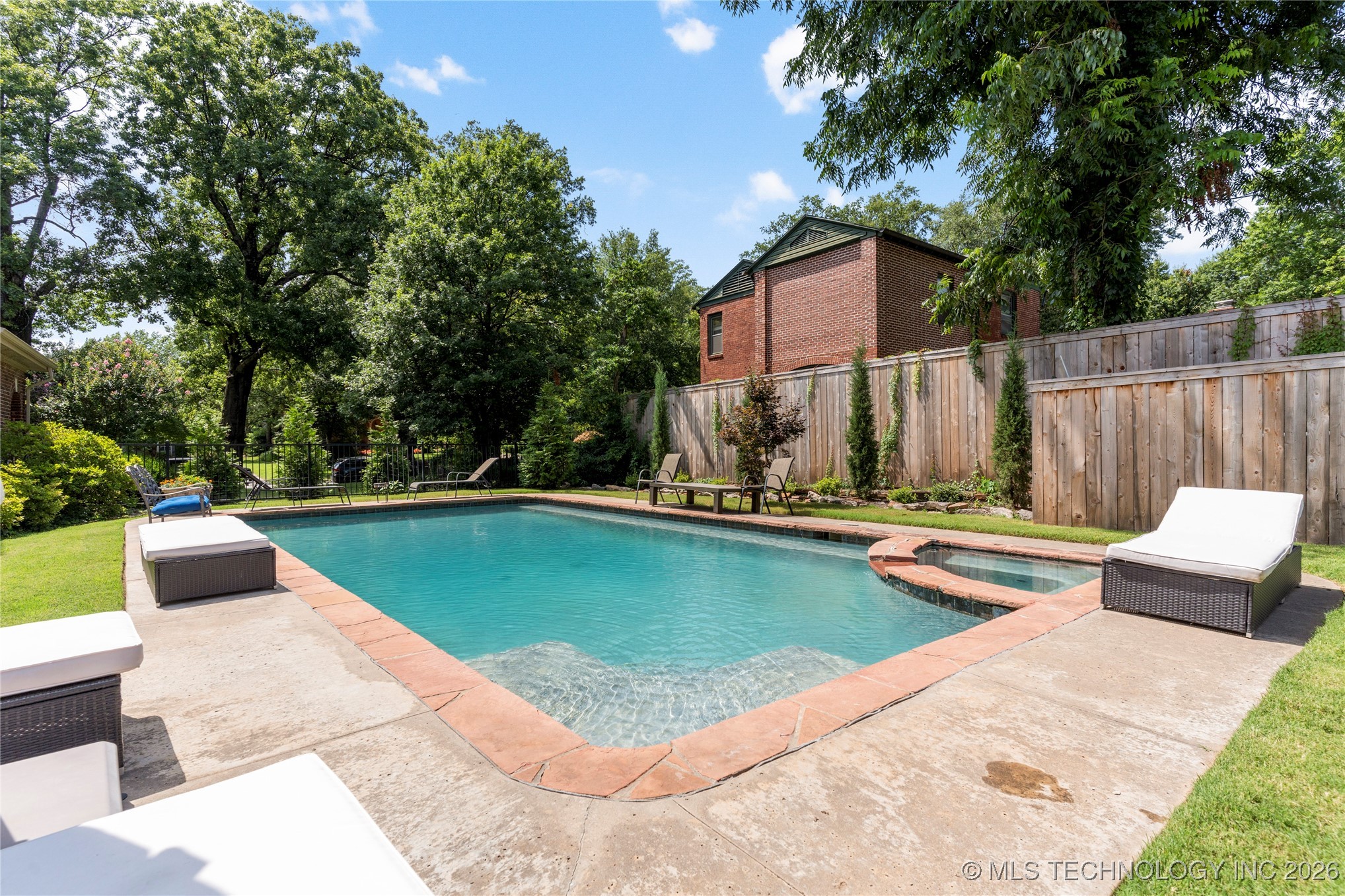 2261 S Terwilleger Boulevard Property Photo 52