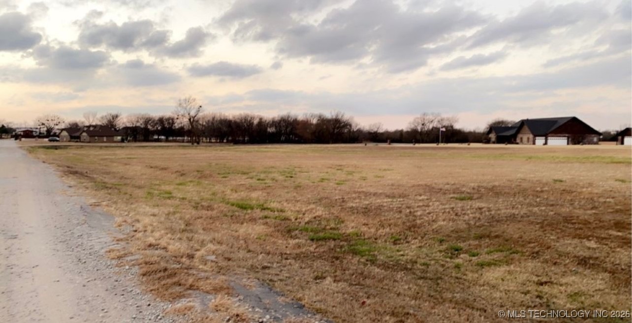 10 Red Bud Lane Property Photo 5