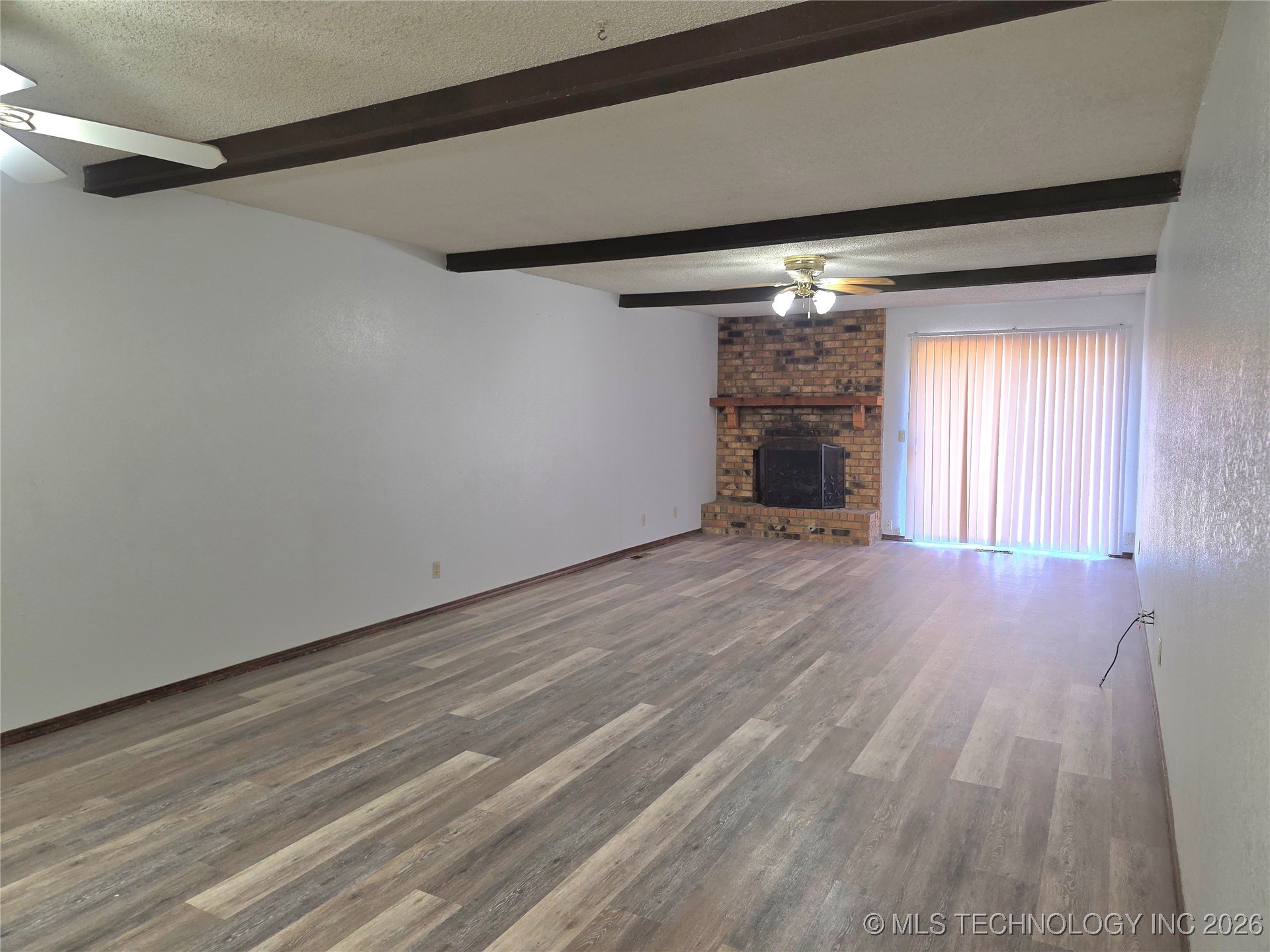 7415 S Elm Avenue Property Photo 2