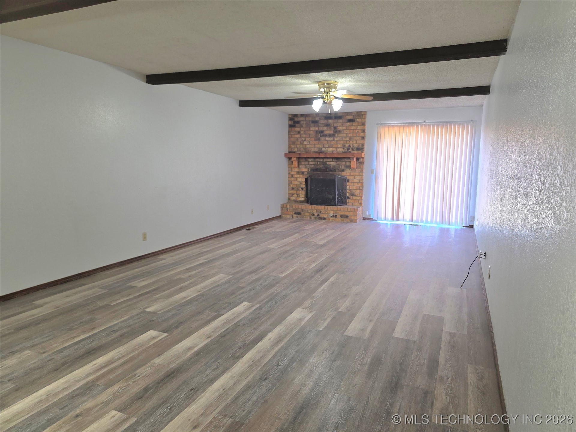 7415 S Elm Avenue Property Photo 6