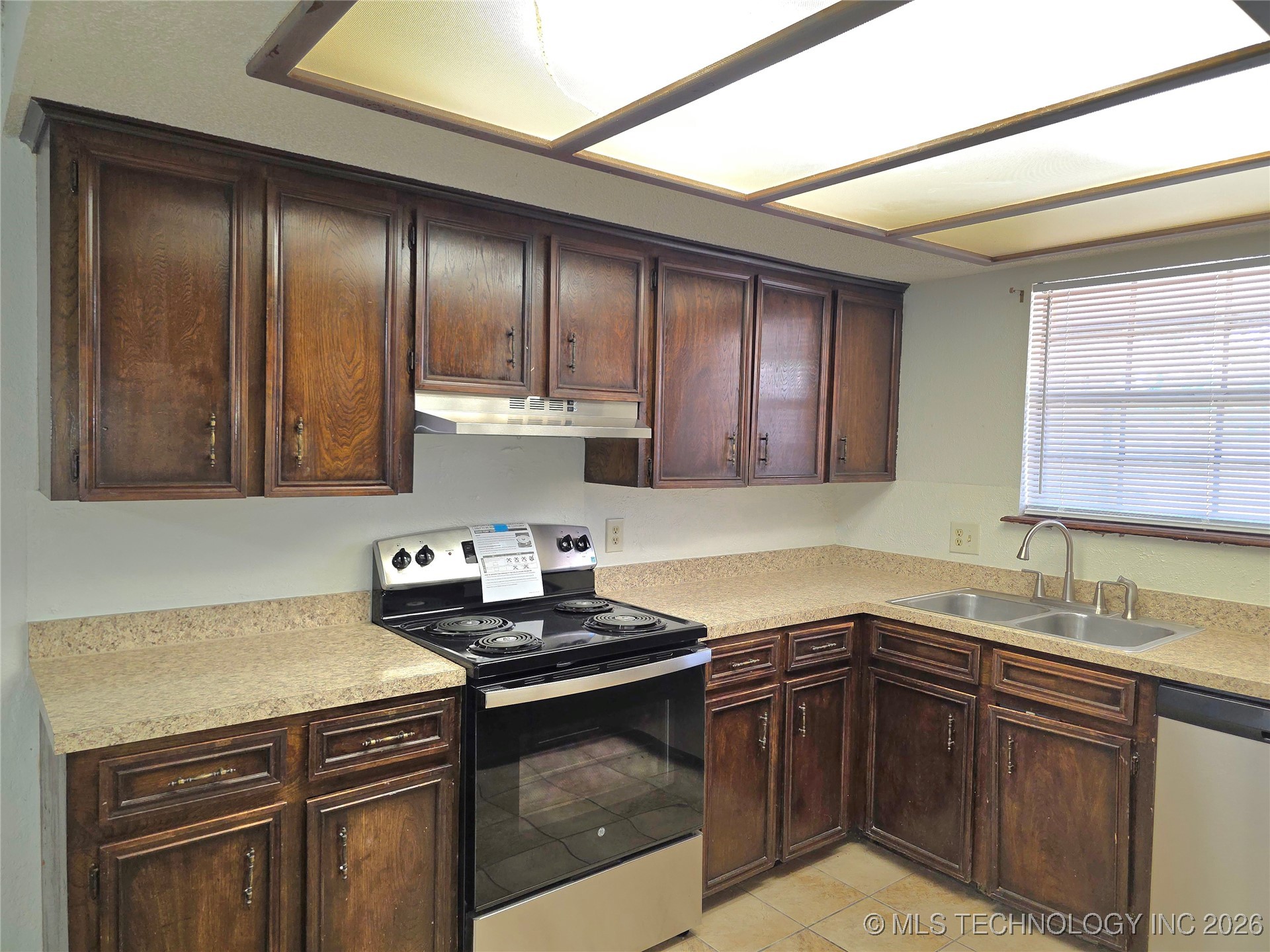 7415 S Elm Avenue Property Photo 7