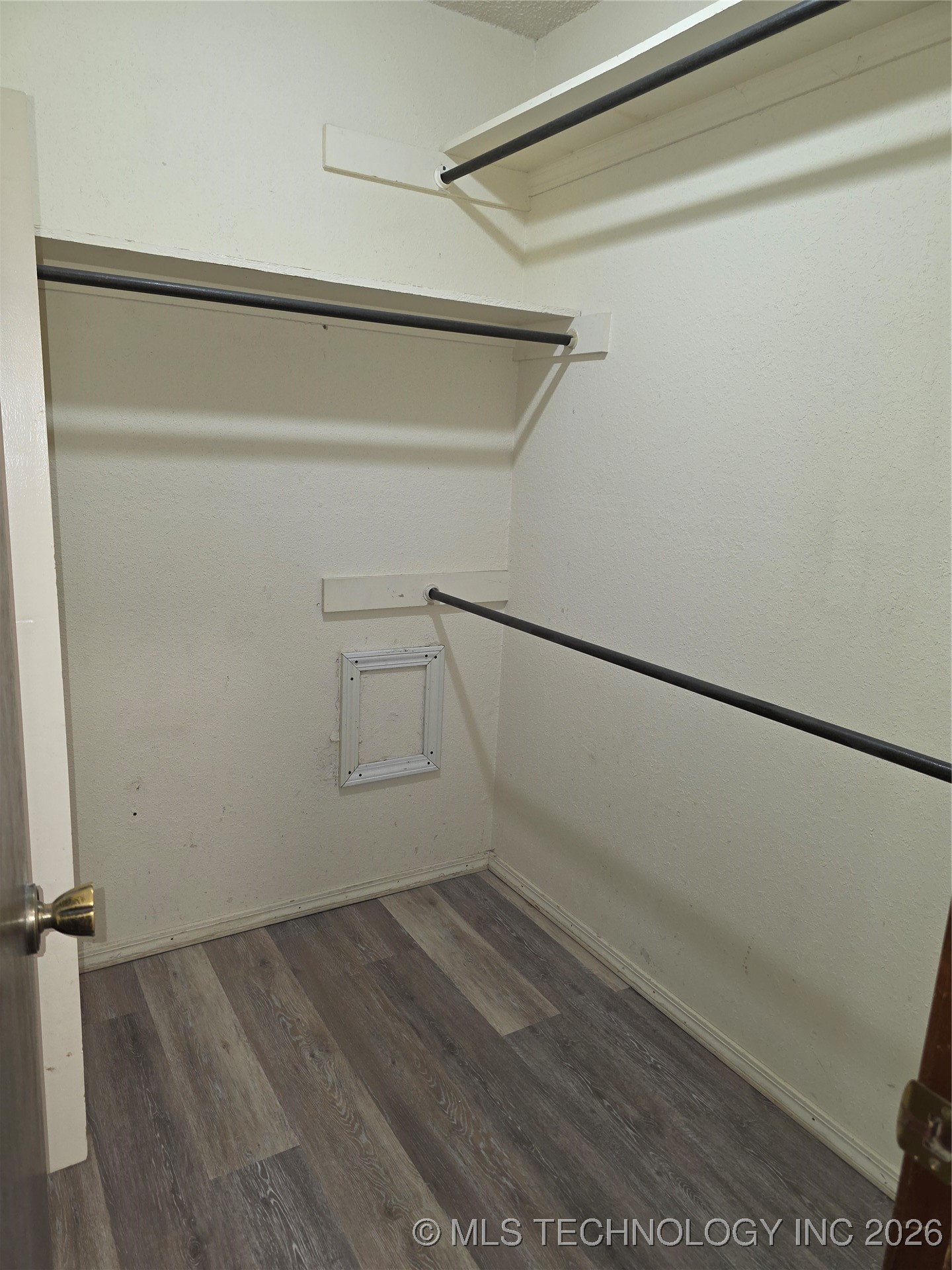 7415 S Elm Avenue Property Photo 10