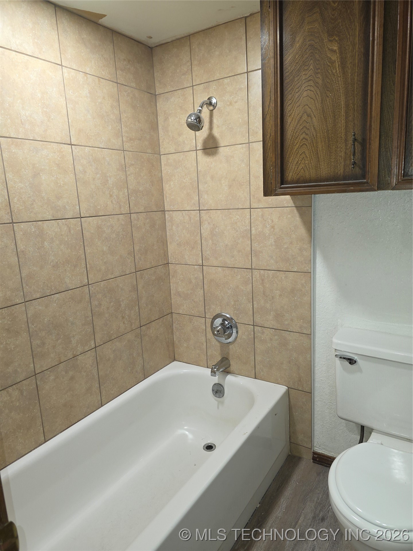 7415 S Elm Avenue Property Photo 16