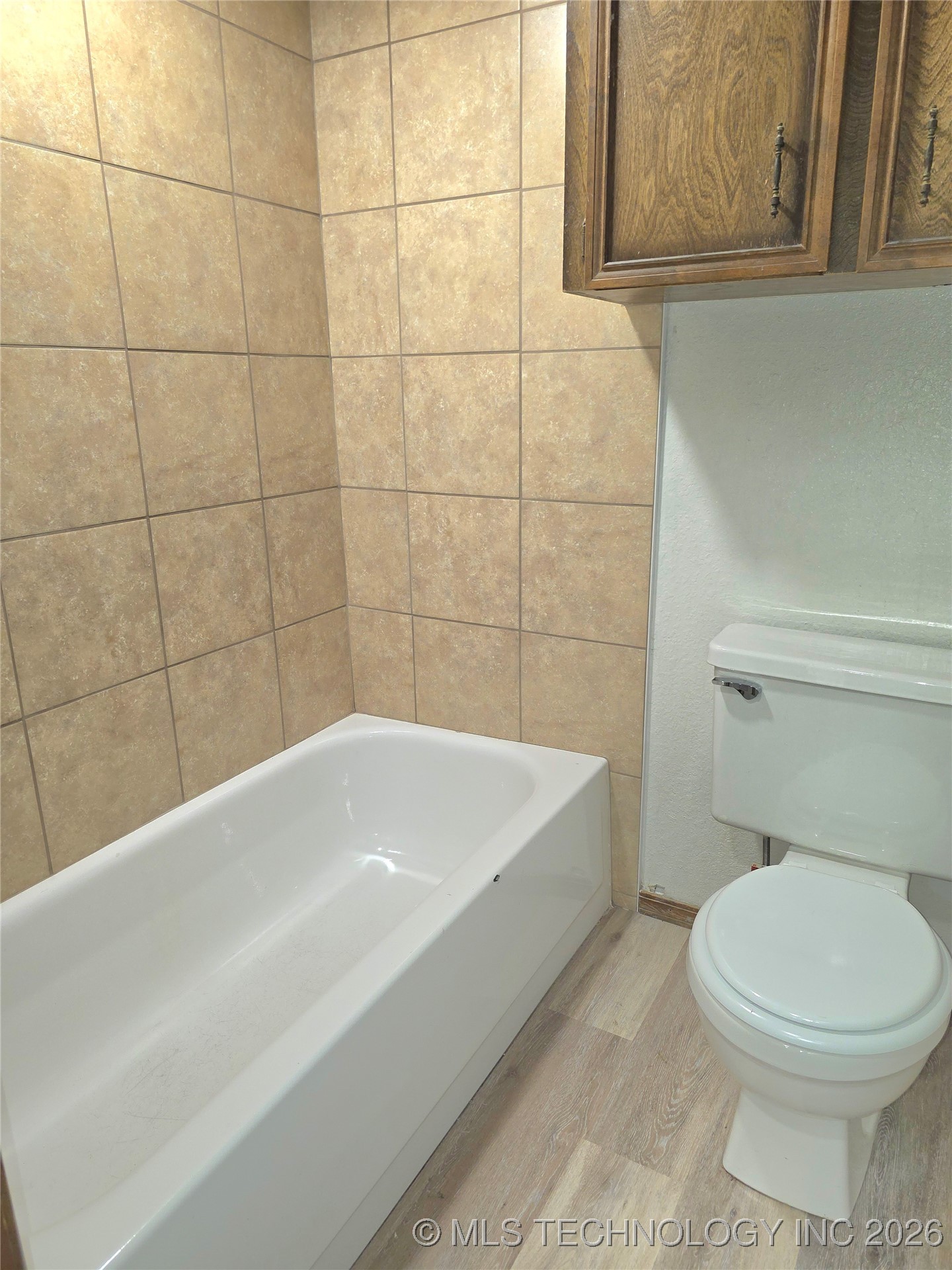 7415 S Elm Avenue Property Photo 17