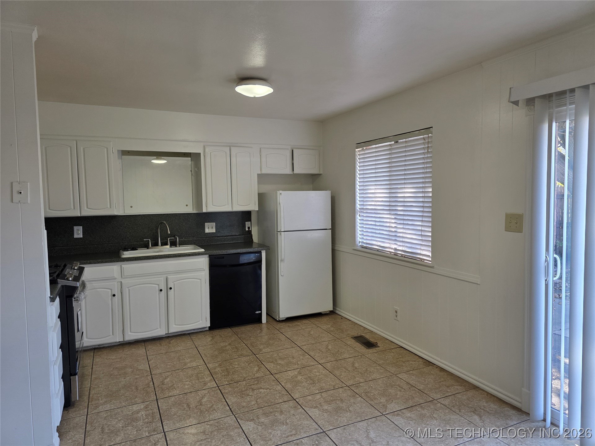 3329 E 47th Place Property Photo 9