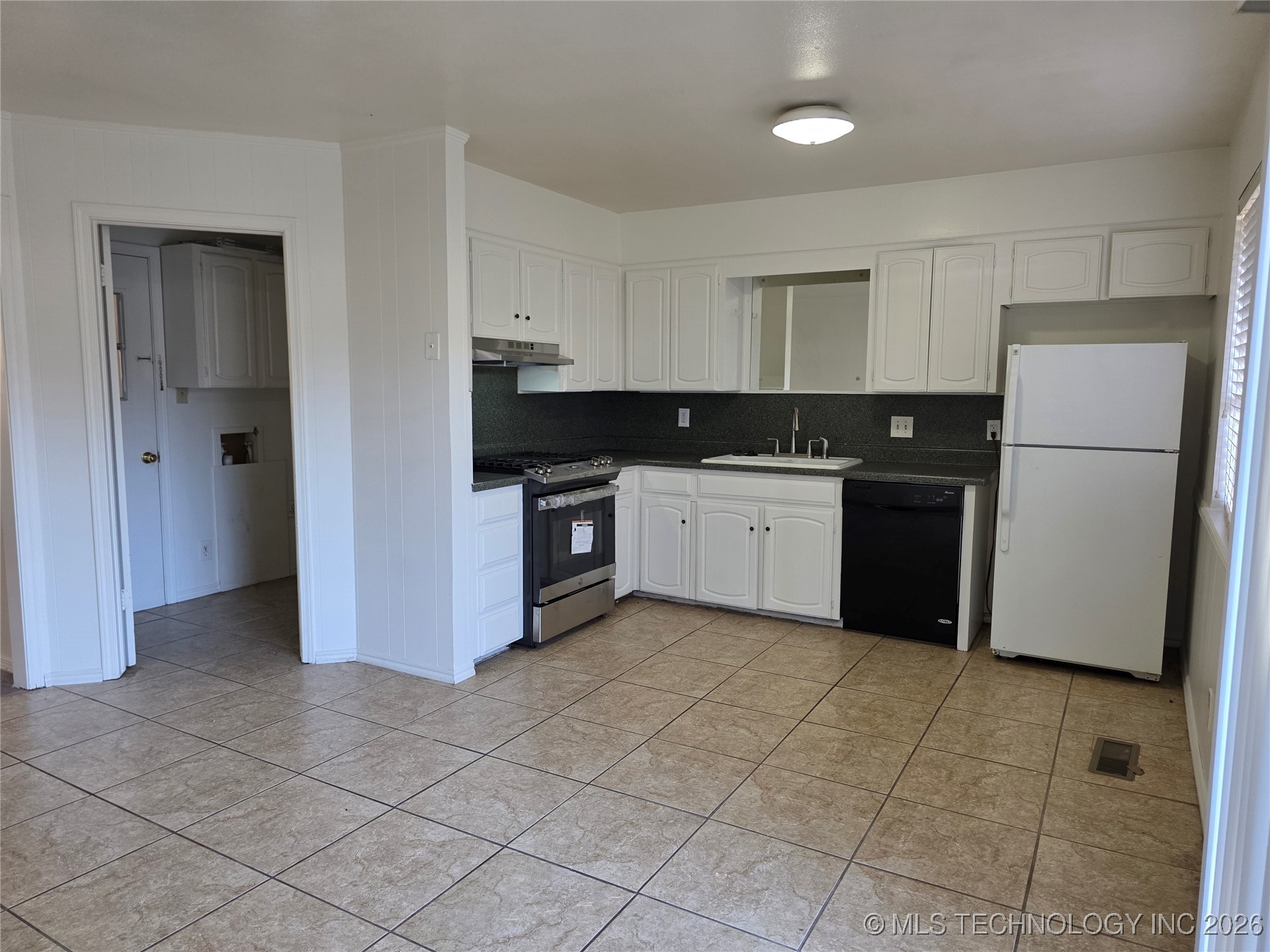 3329 E 47th Place Property Photo 10