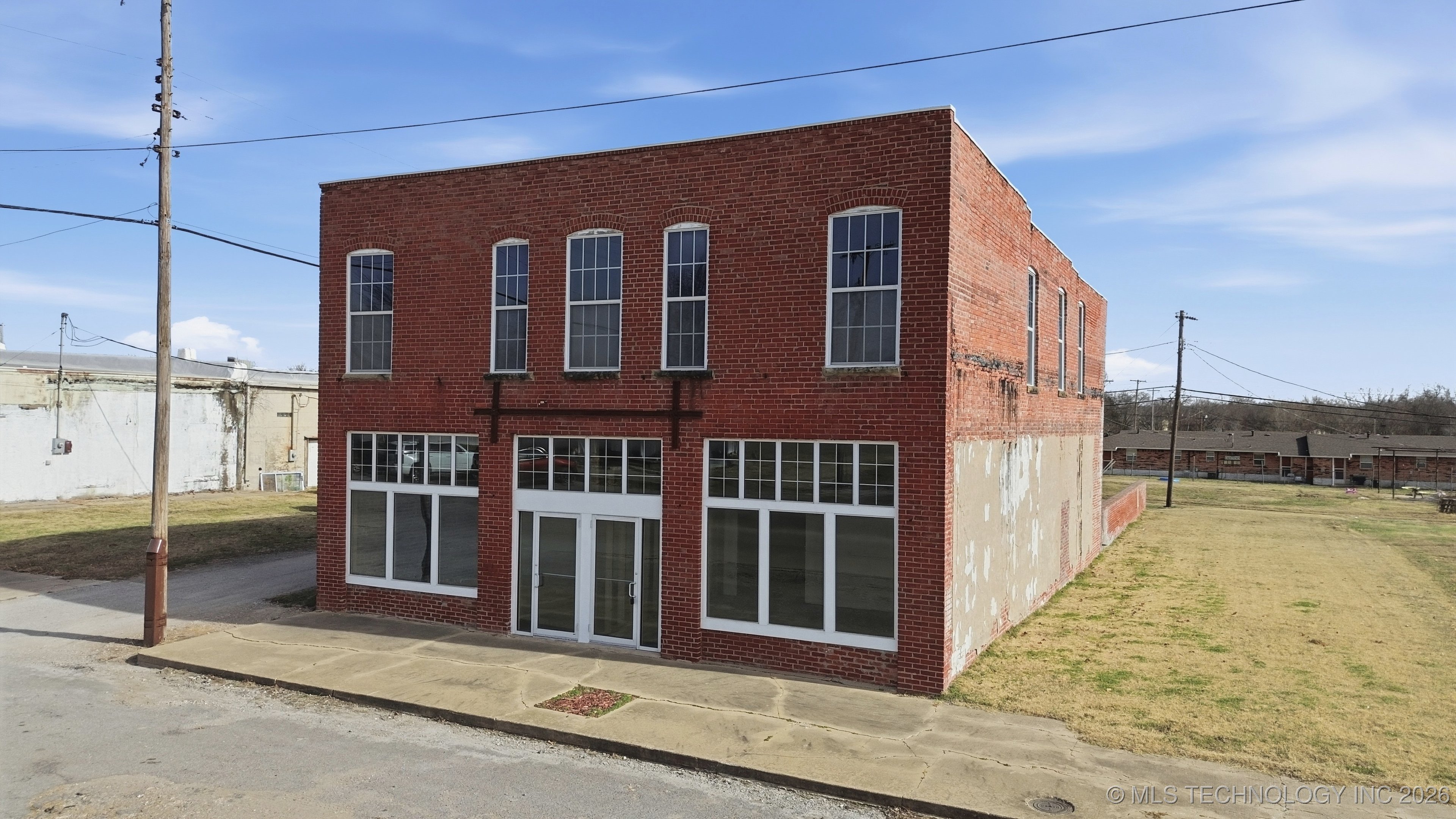 210 N Broadway Street Property Photo 4