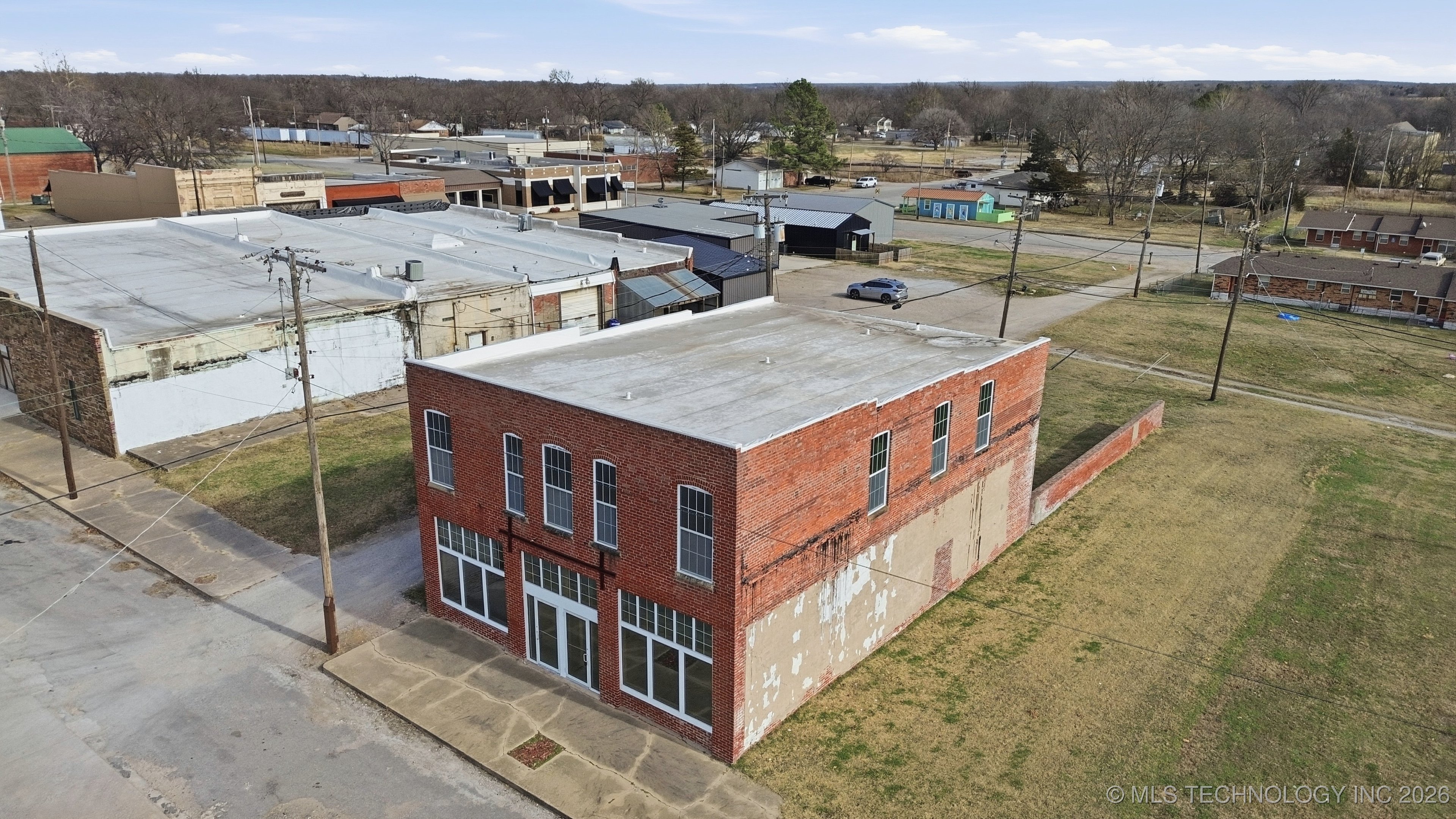 210 N Broadway Street Property Photo 6