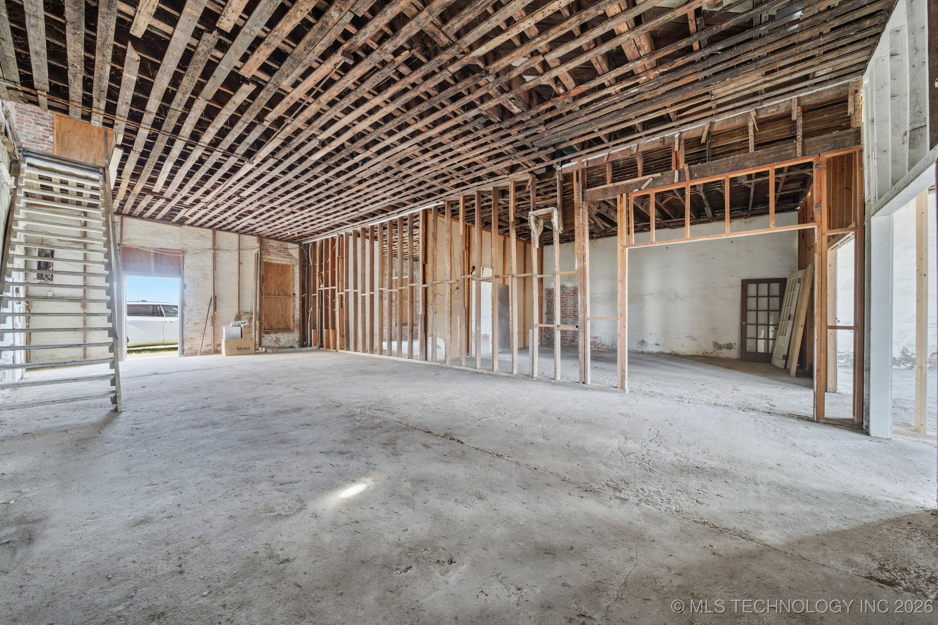 210 N Broadway Street Property Photo 8