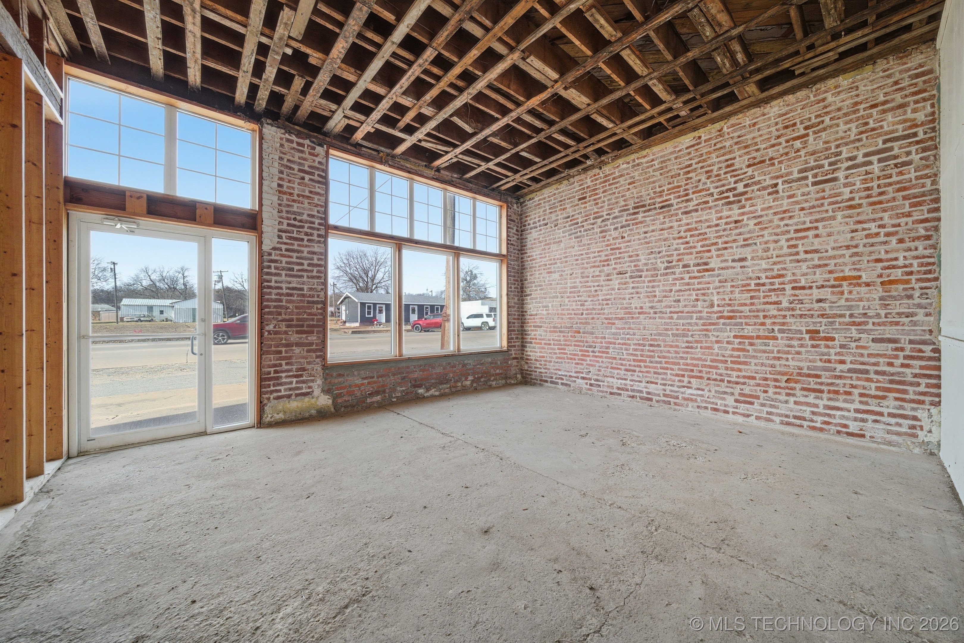 210 N Broadway Street Property Photo 9