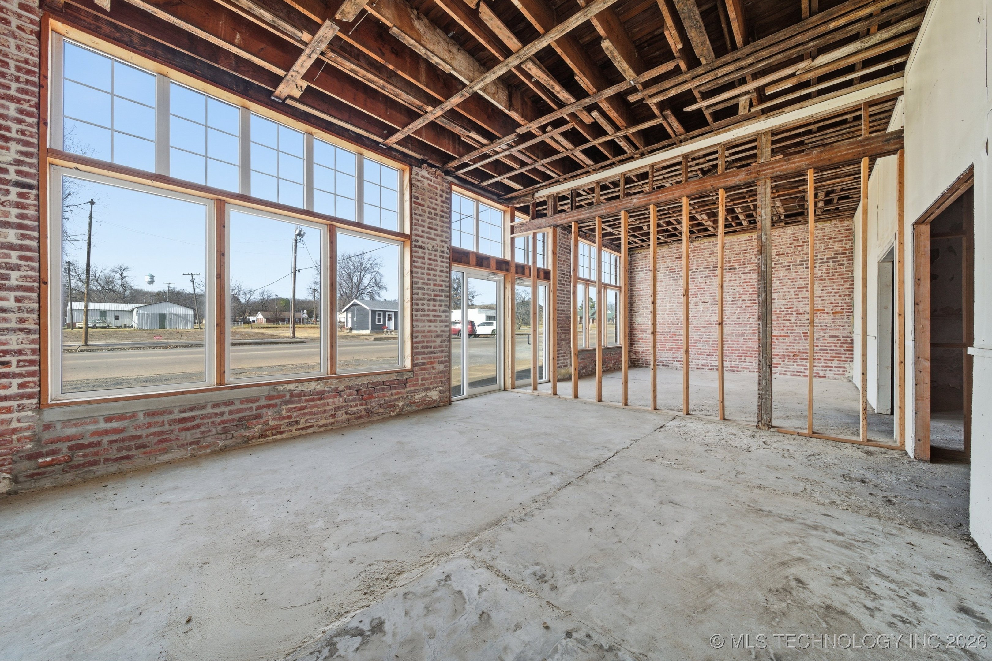 210 N Broadway Street Property Photo 10