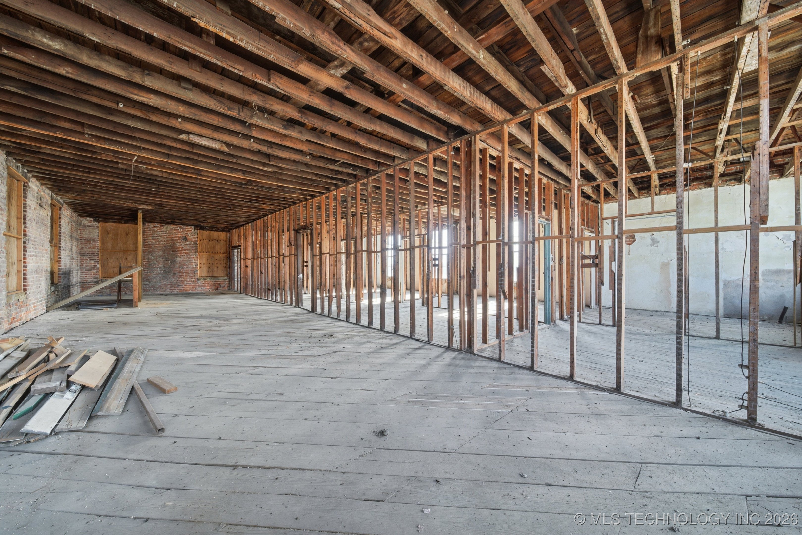 210 N Broadway Street Property Photo 12