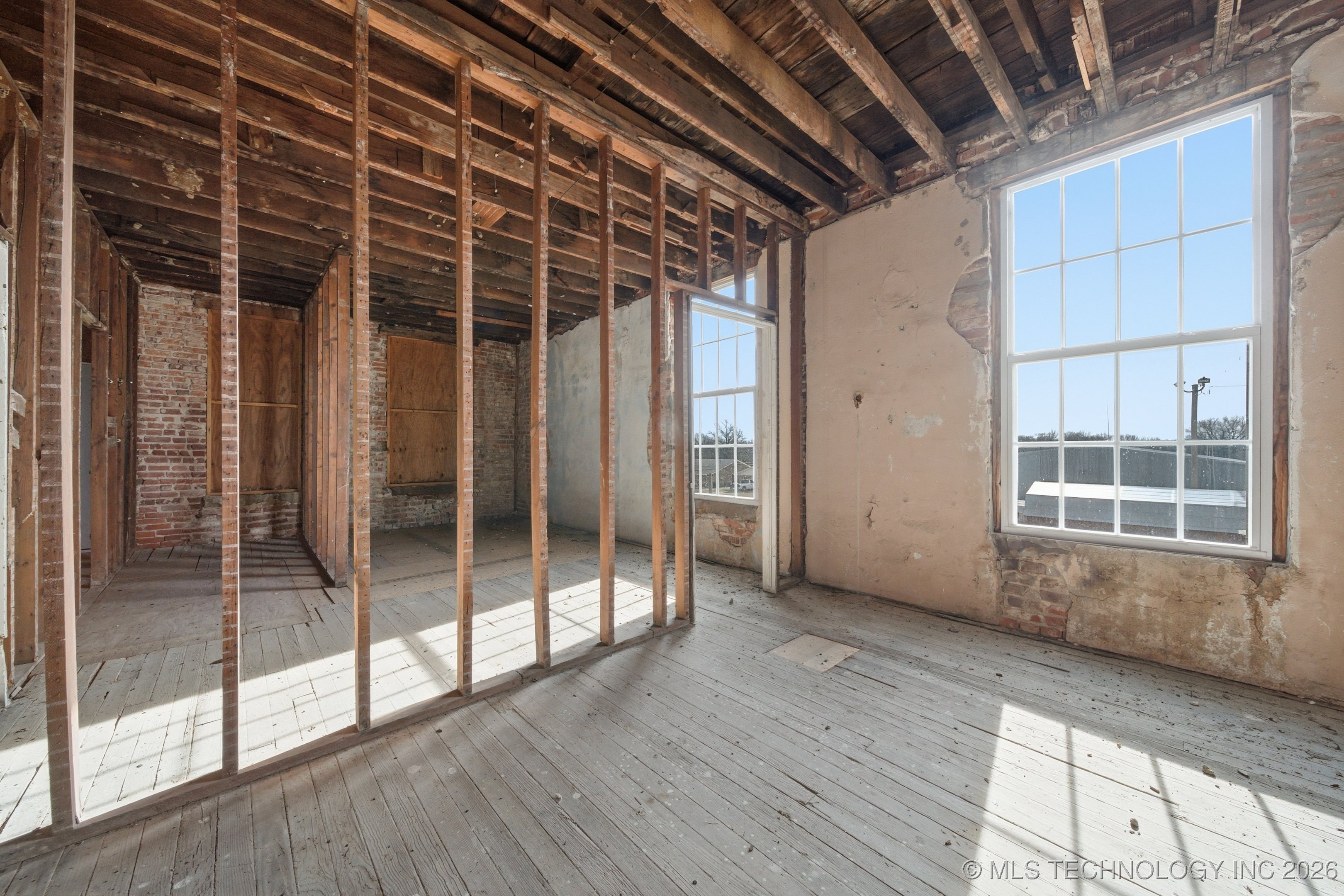 210 N Broadway Street Property Photo 14