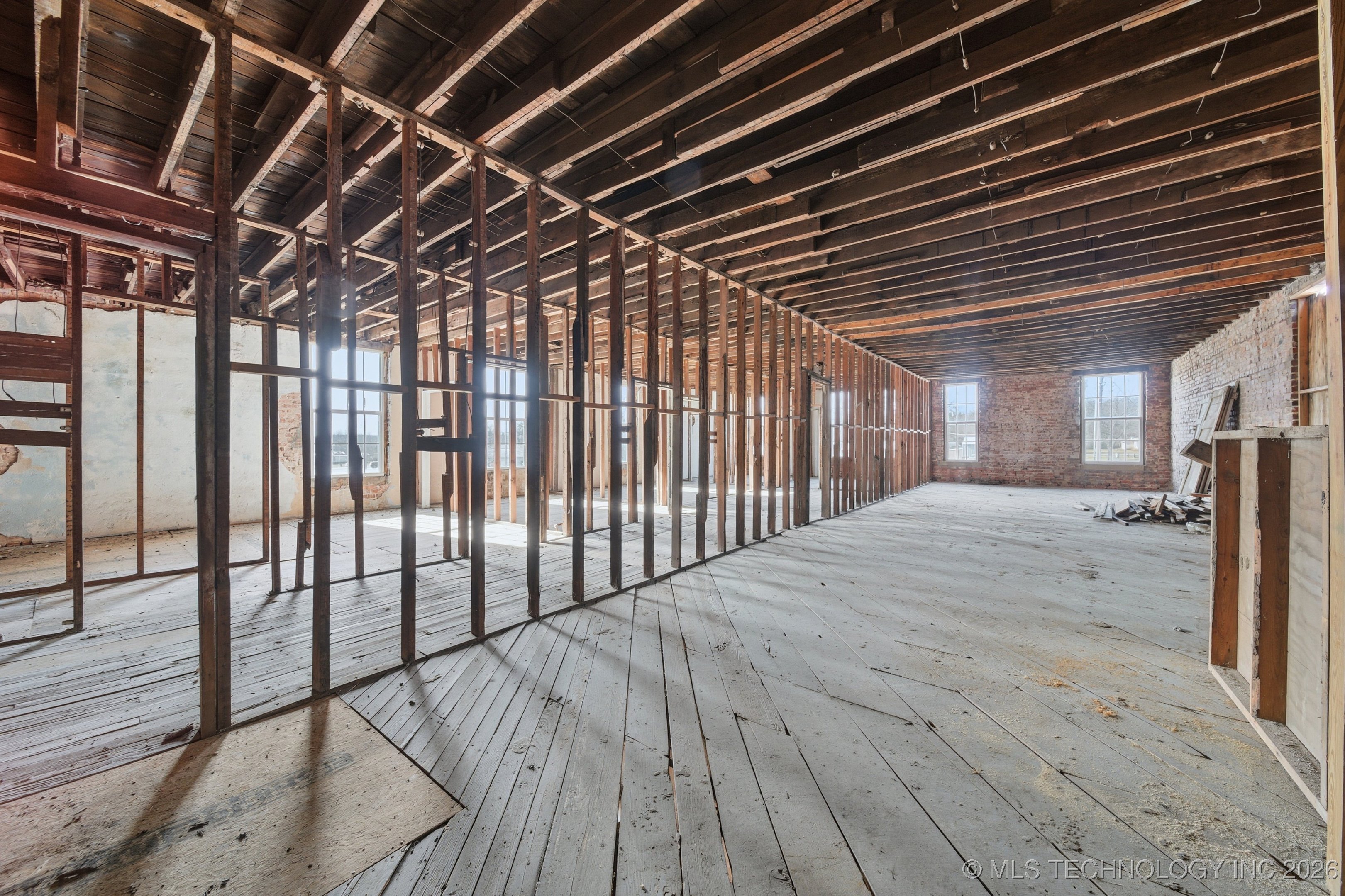 210 N Broadway Street Property Photo 16