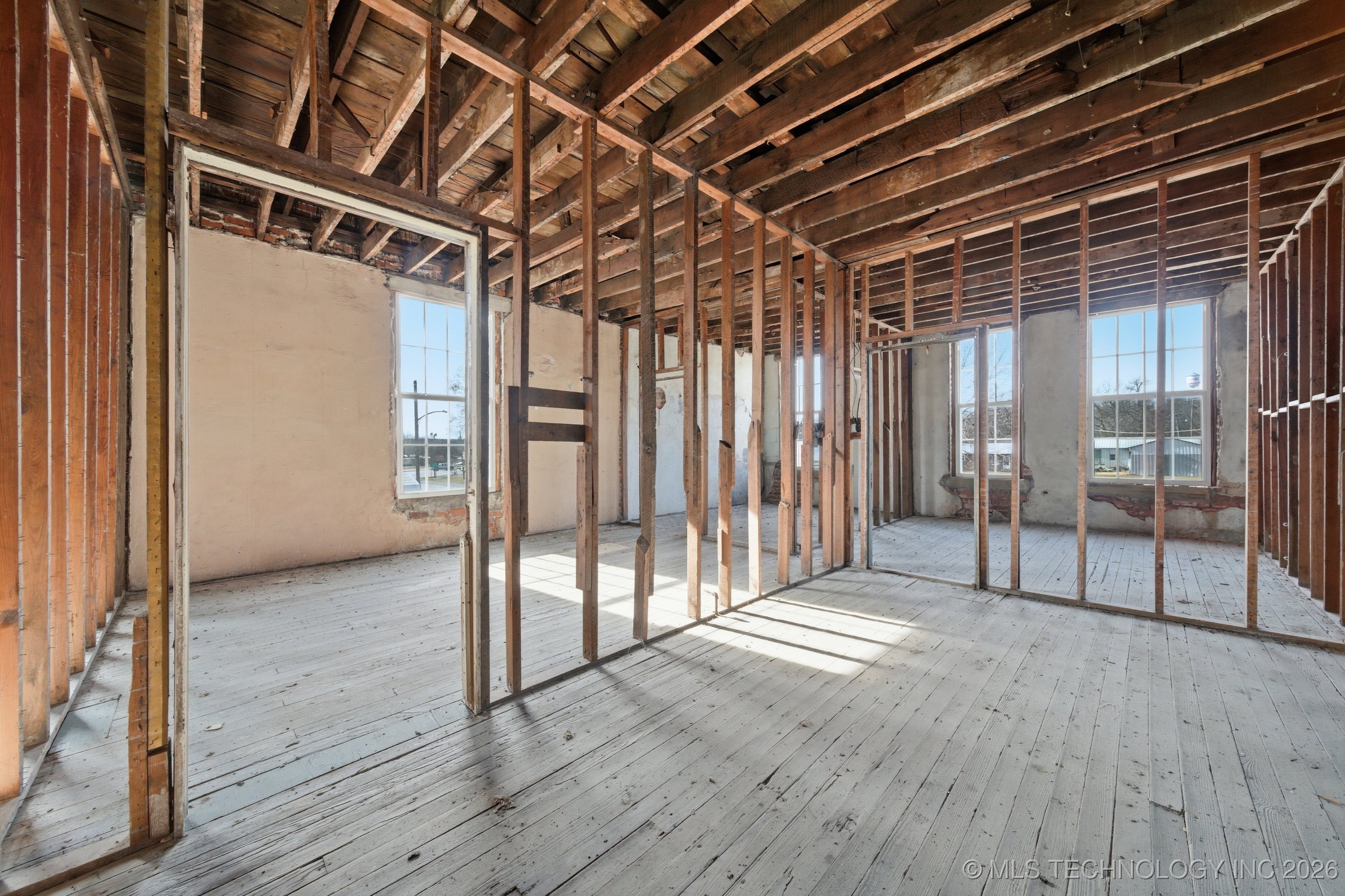 210 N Broadway Street Property Photo 17