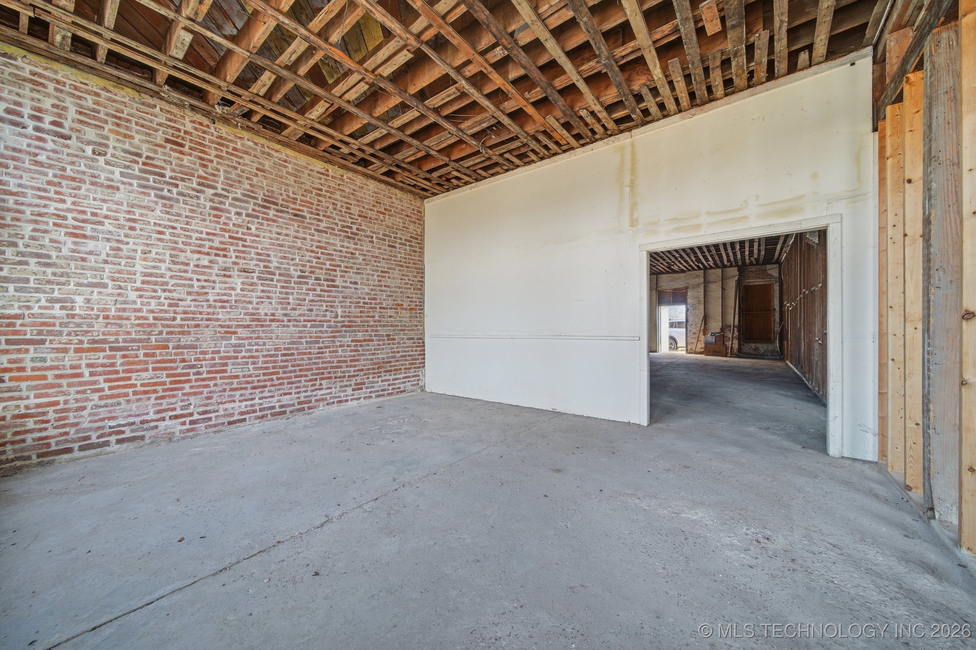 210 N Broadway Street Property Photo 18