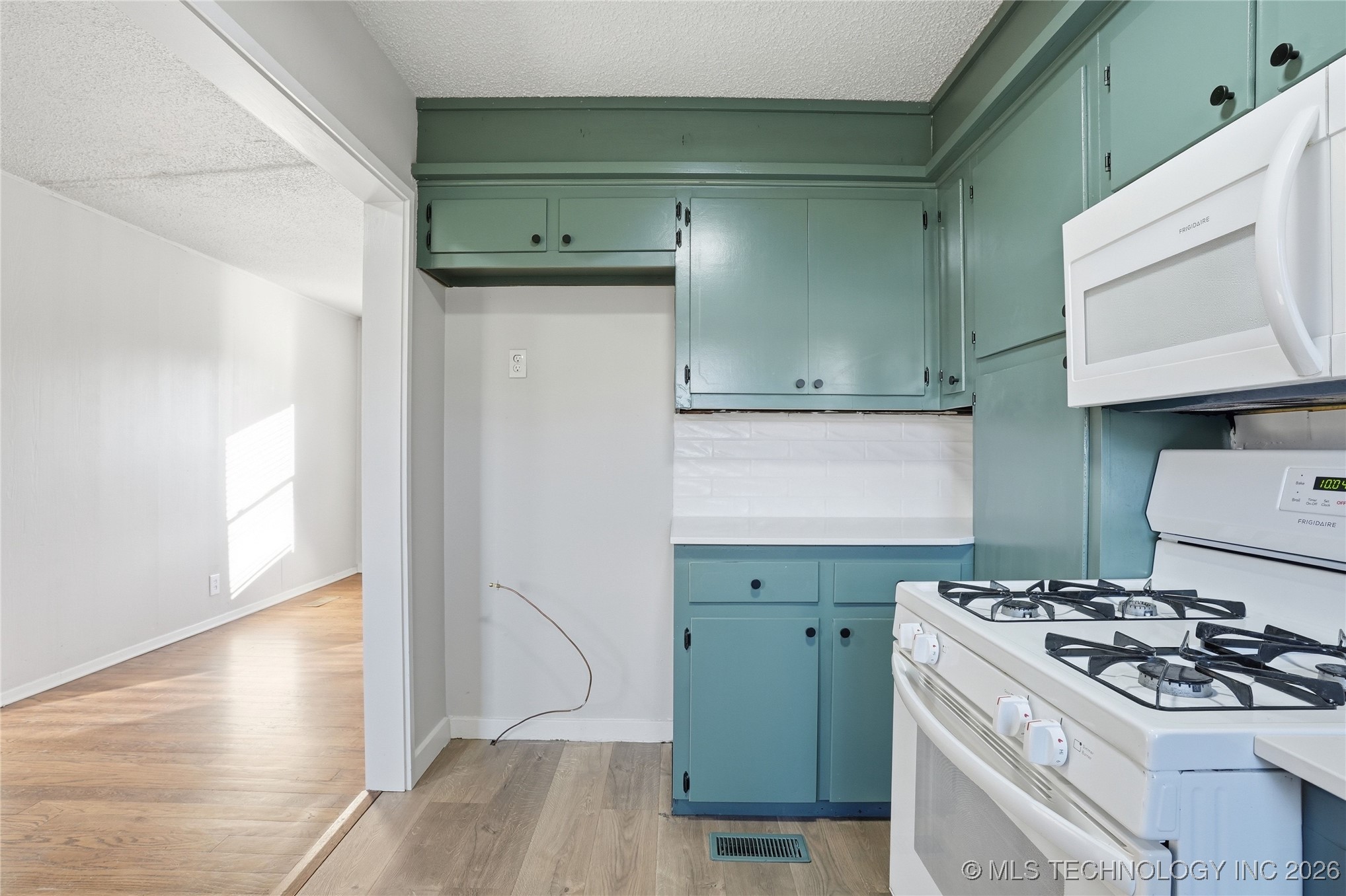 232 S 69th East Avenue Property Photo 12