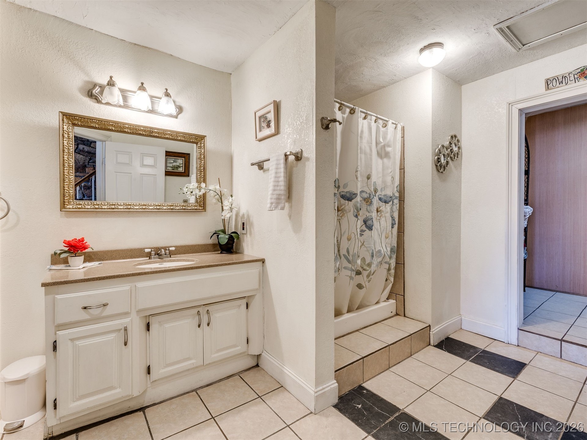 2 W Diamond Head Drive Property Photo 8