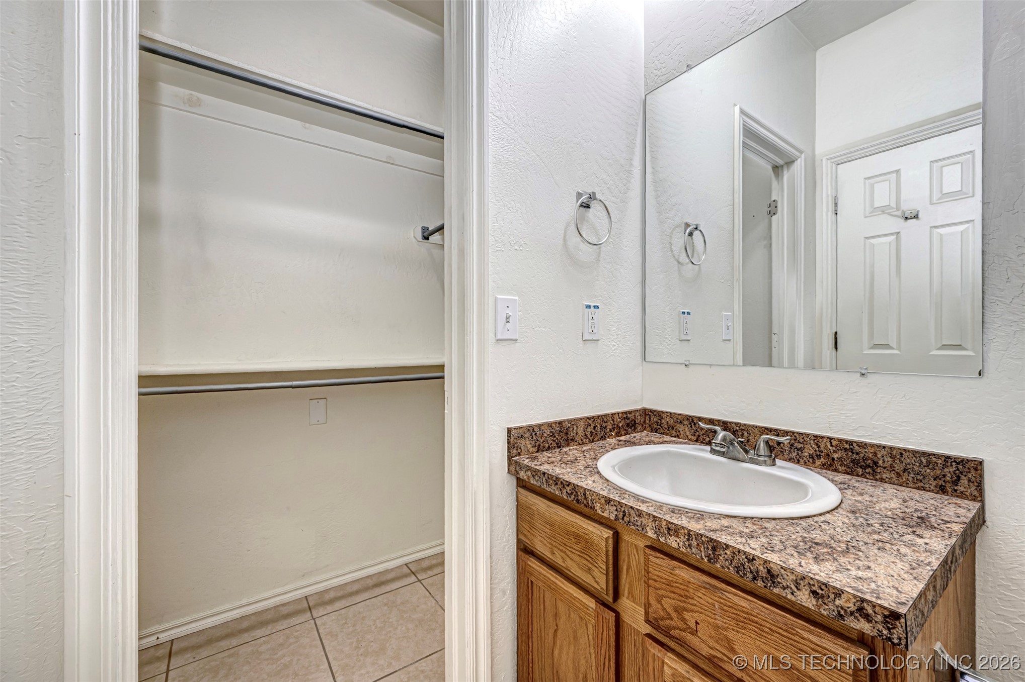 825 S Mississippi Avenue Property Photo 8