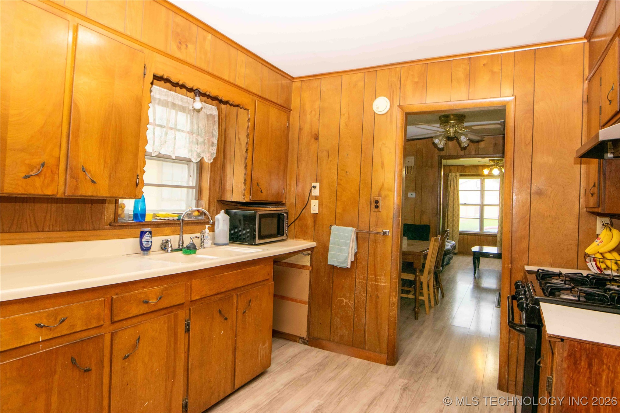 444 S 43rd West Avenue Property Photo 8