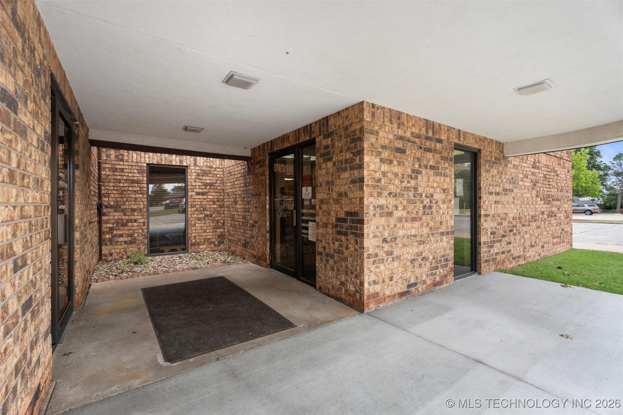 224 Se Debell Avenue Property Photo 4