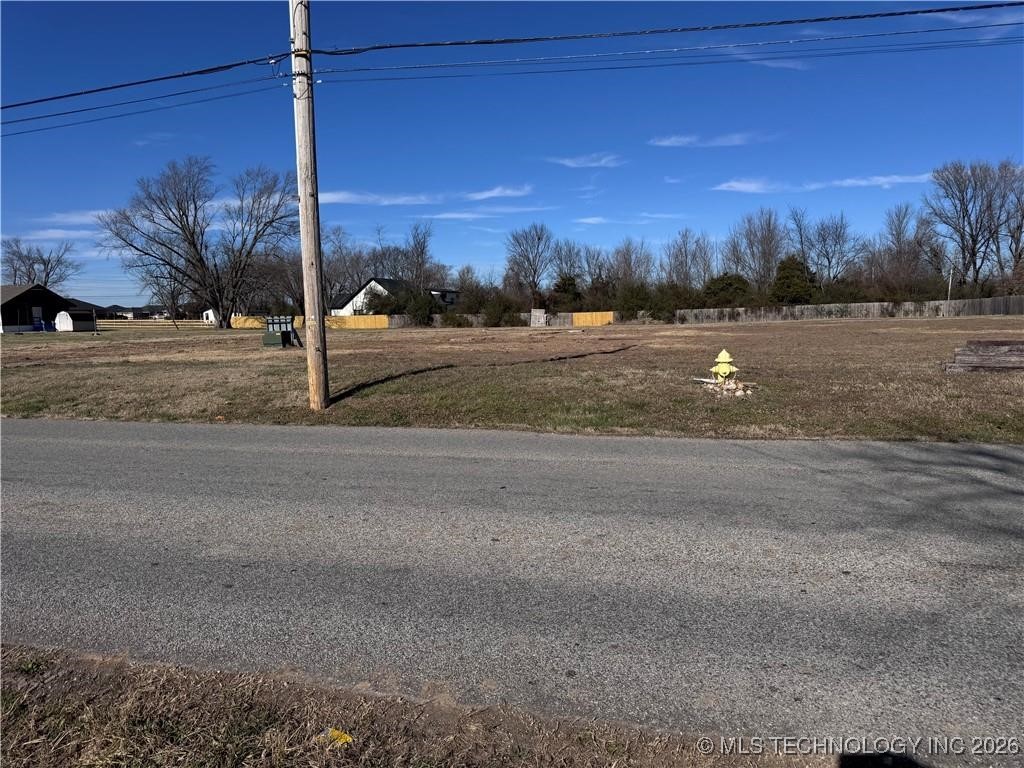 E Kenwood Property Photo 8