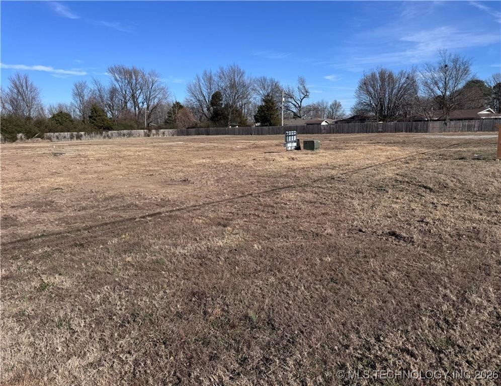 E Kenwood Property Photo 9