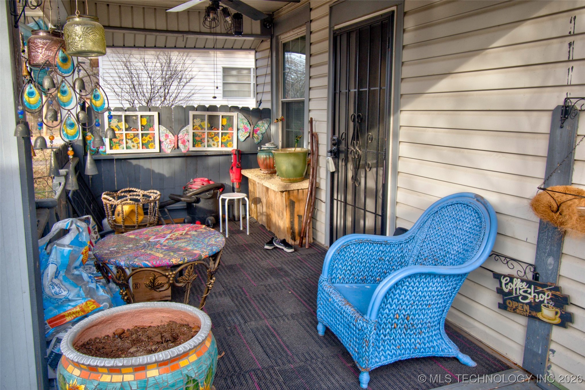 976 E Summit Street Property Photo 2