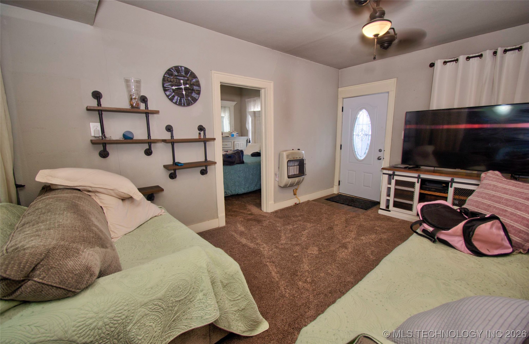 976 E Summit Street Property Photo 4