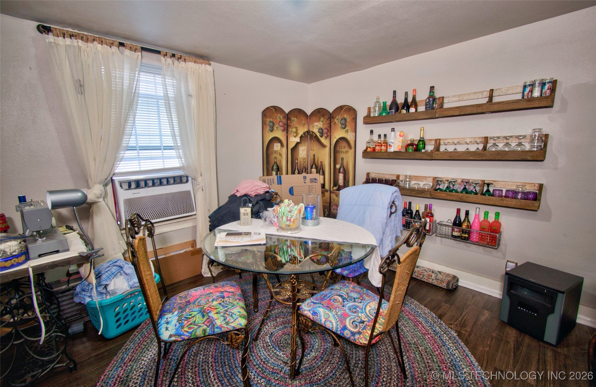 976 E Summit Street Property Photo 5