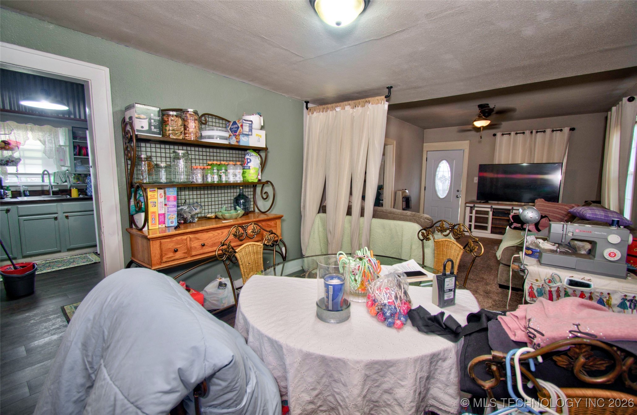 976 E Summit Street Property Photo 6