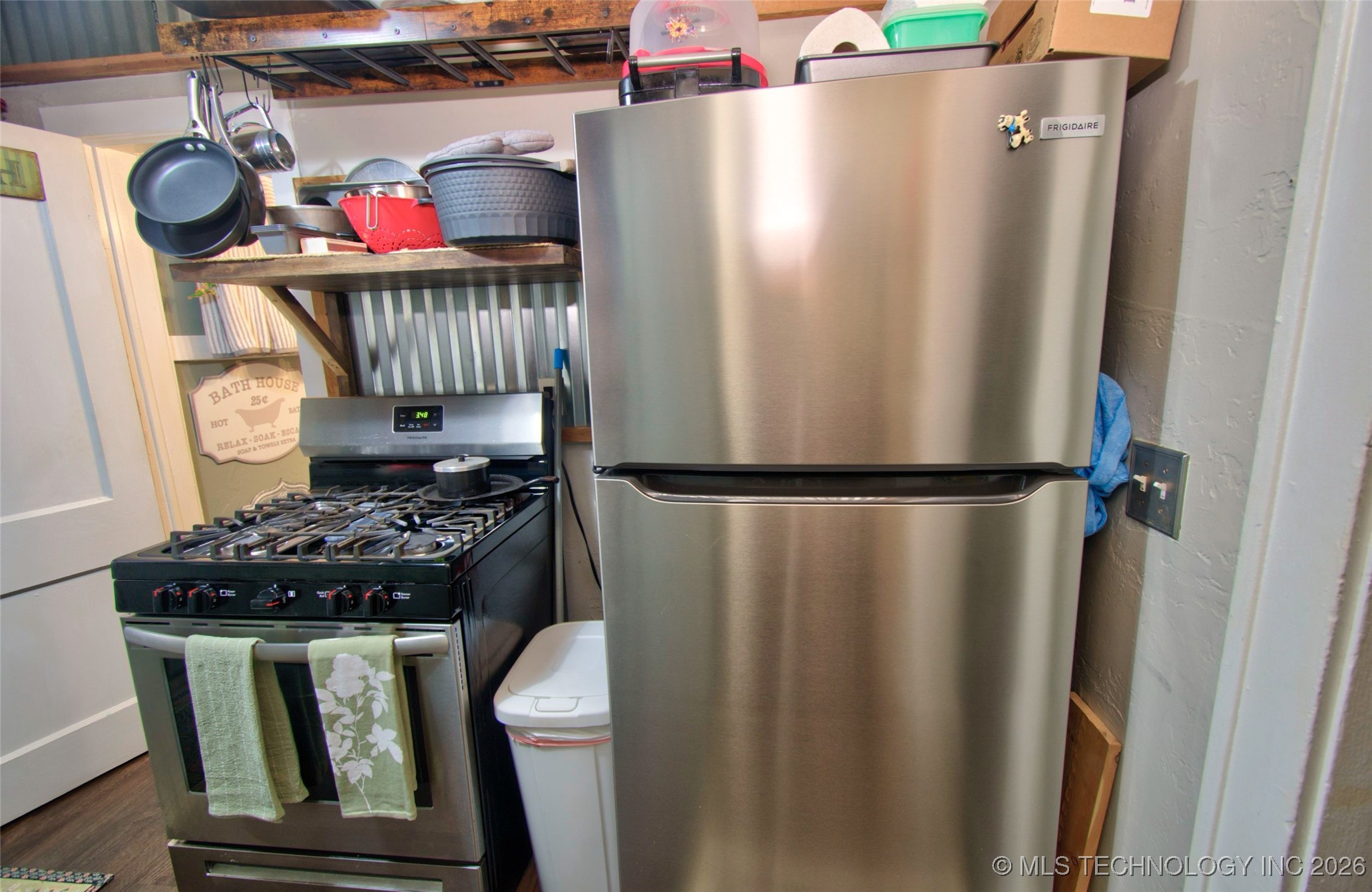 976 E Summit Street Property Photo 9