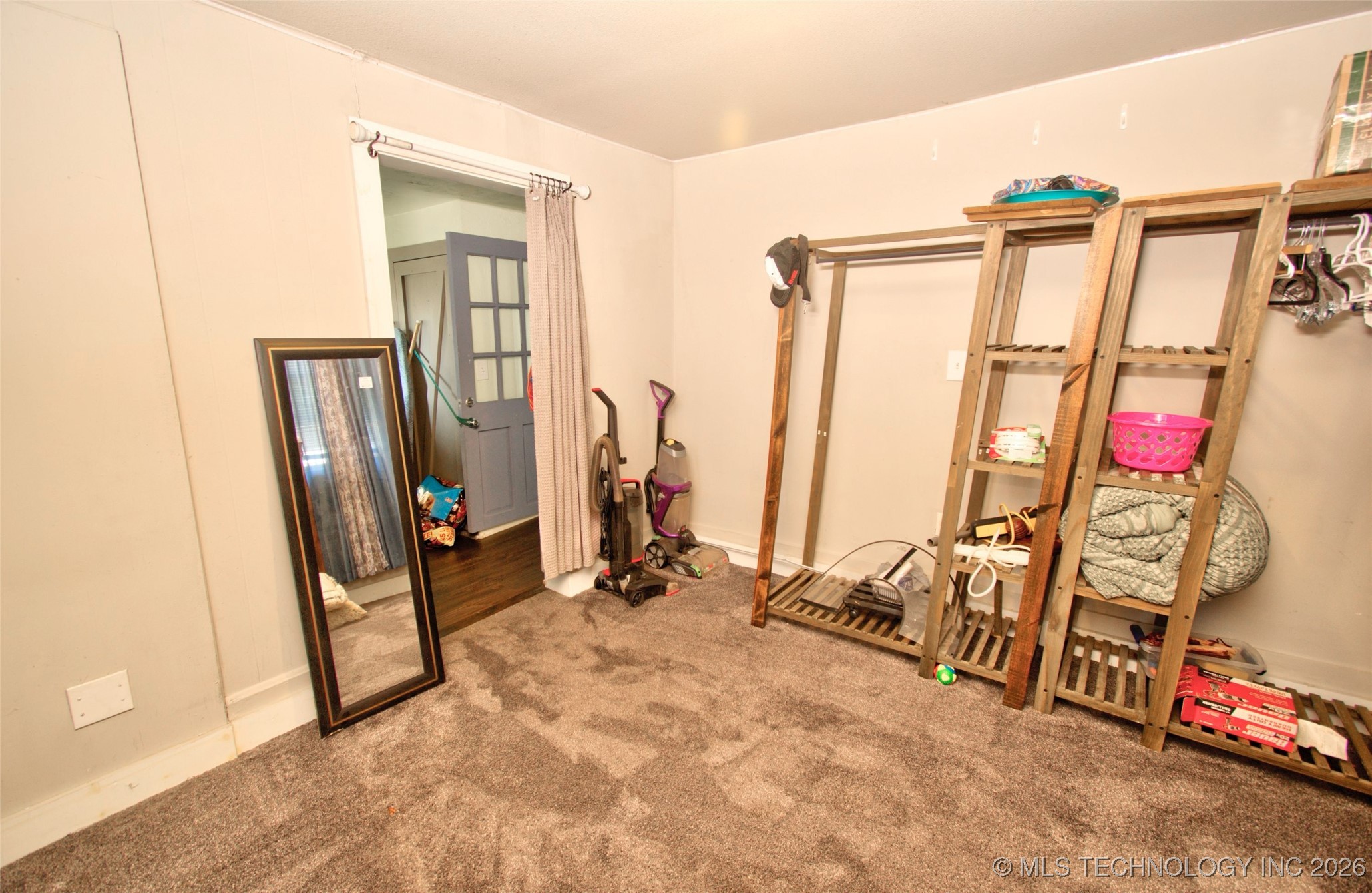 976 E Summit Street Property Photo 14