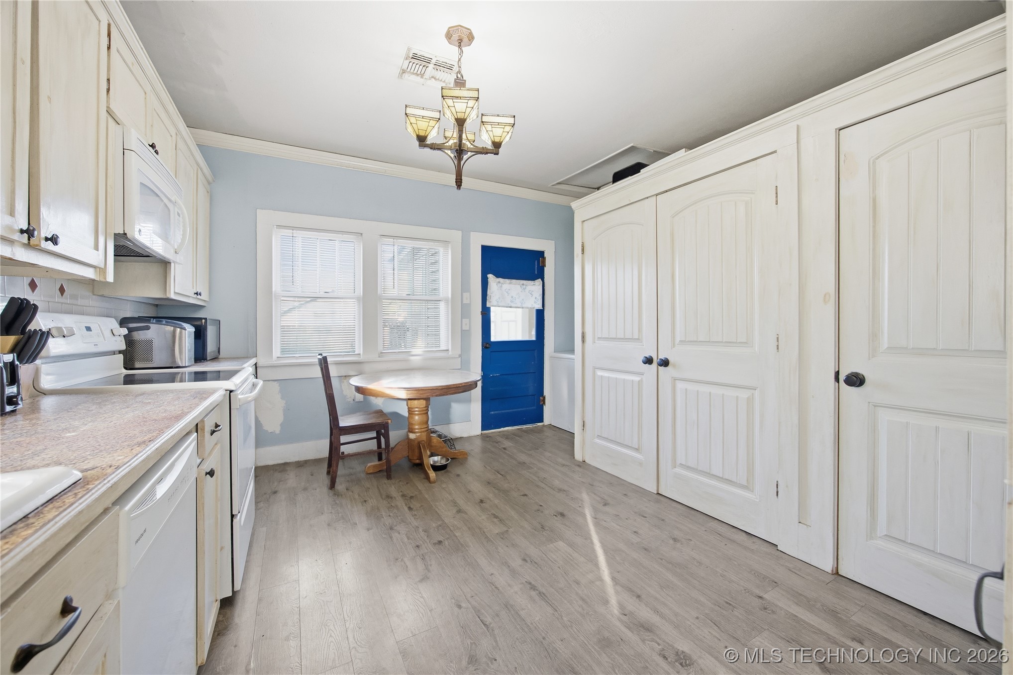 621 E Seminole Avenue Property Photo 10