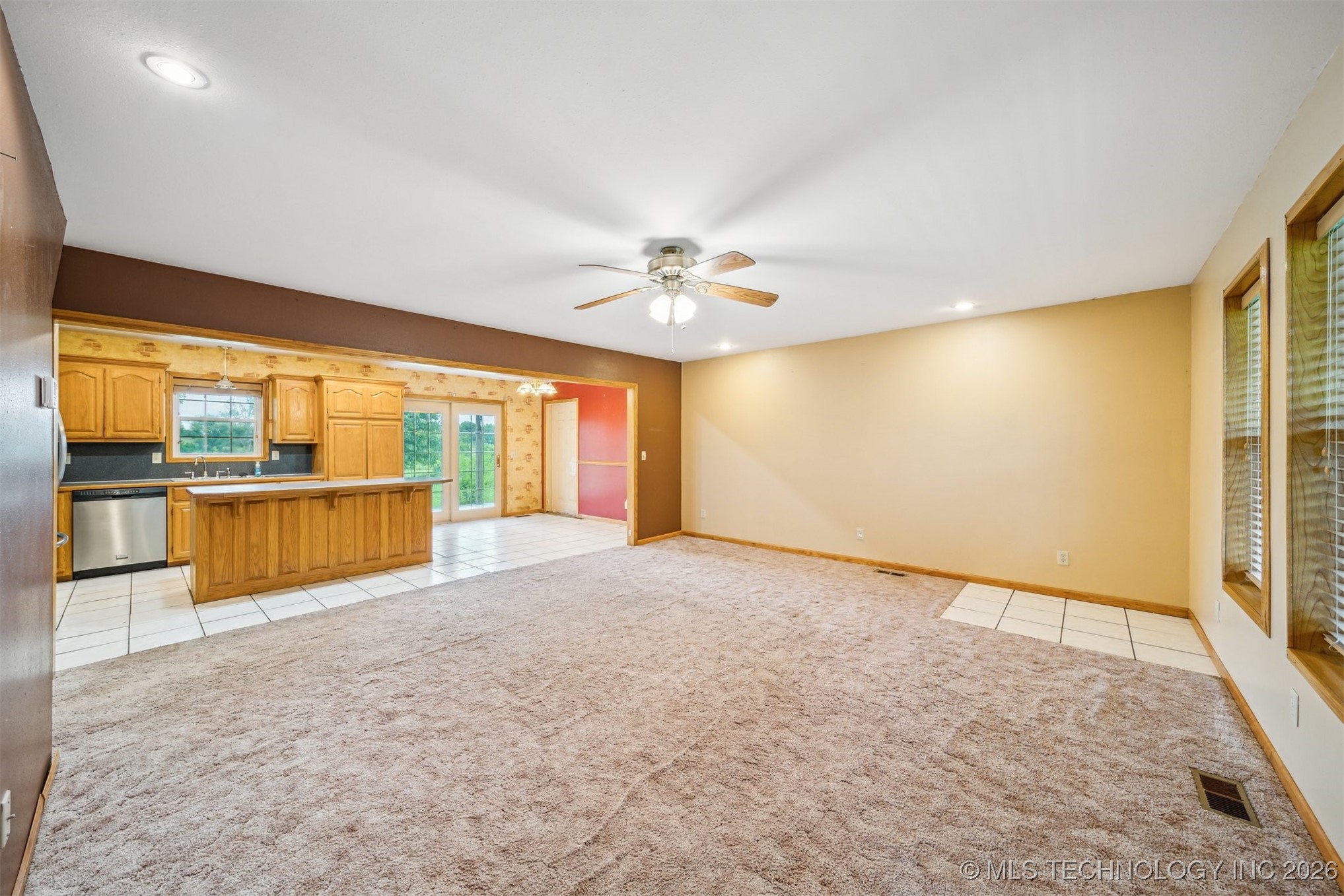 768 E Main Street Property Photo 5